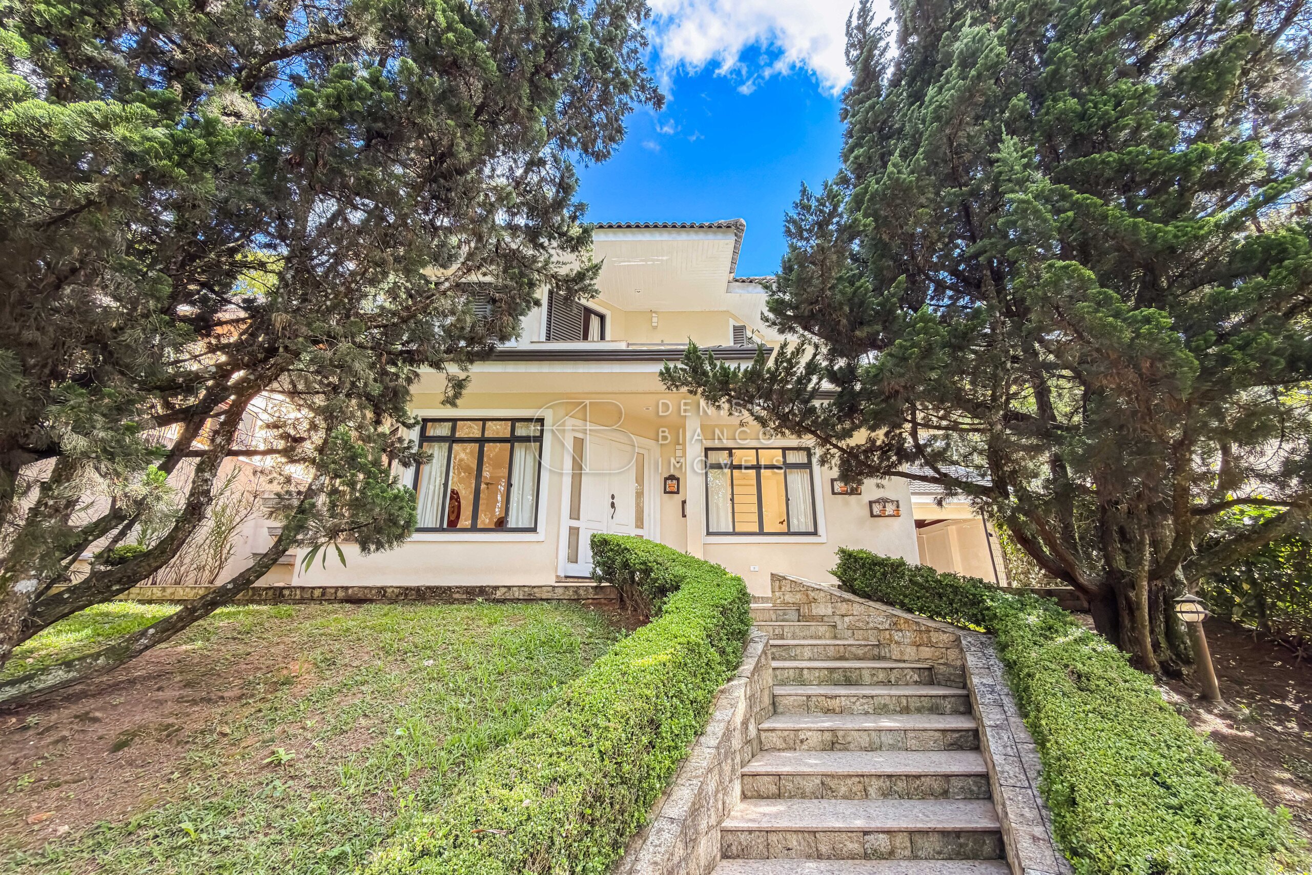 CASA em Mossunguê - Ref: DB0181