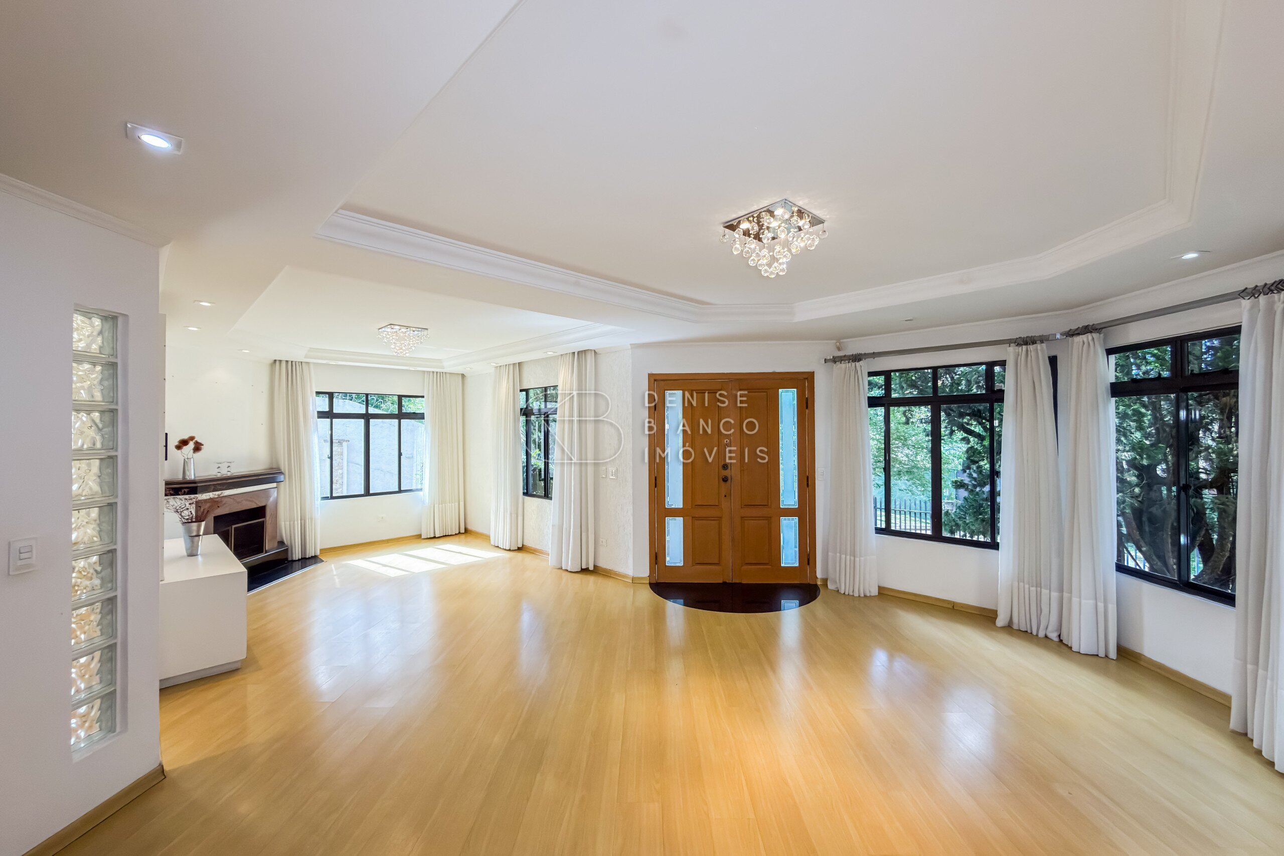 CASA em Mossunguê - Ref: DB0181
