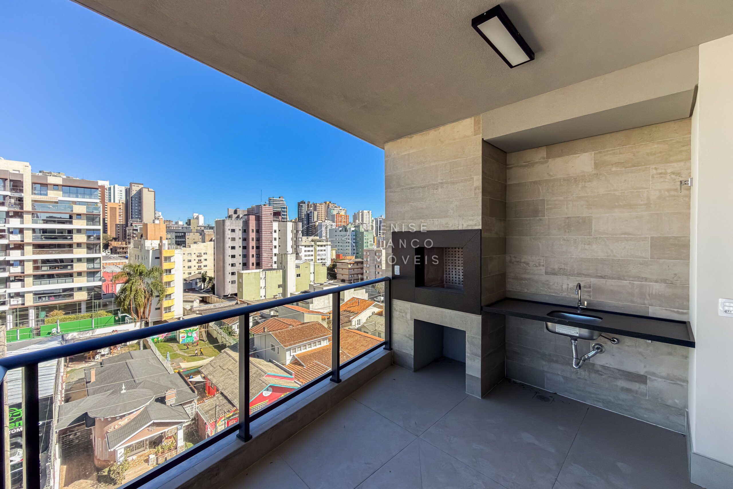 APARTAMENTO em Água Verde - Ref: DB0182