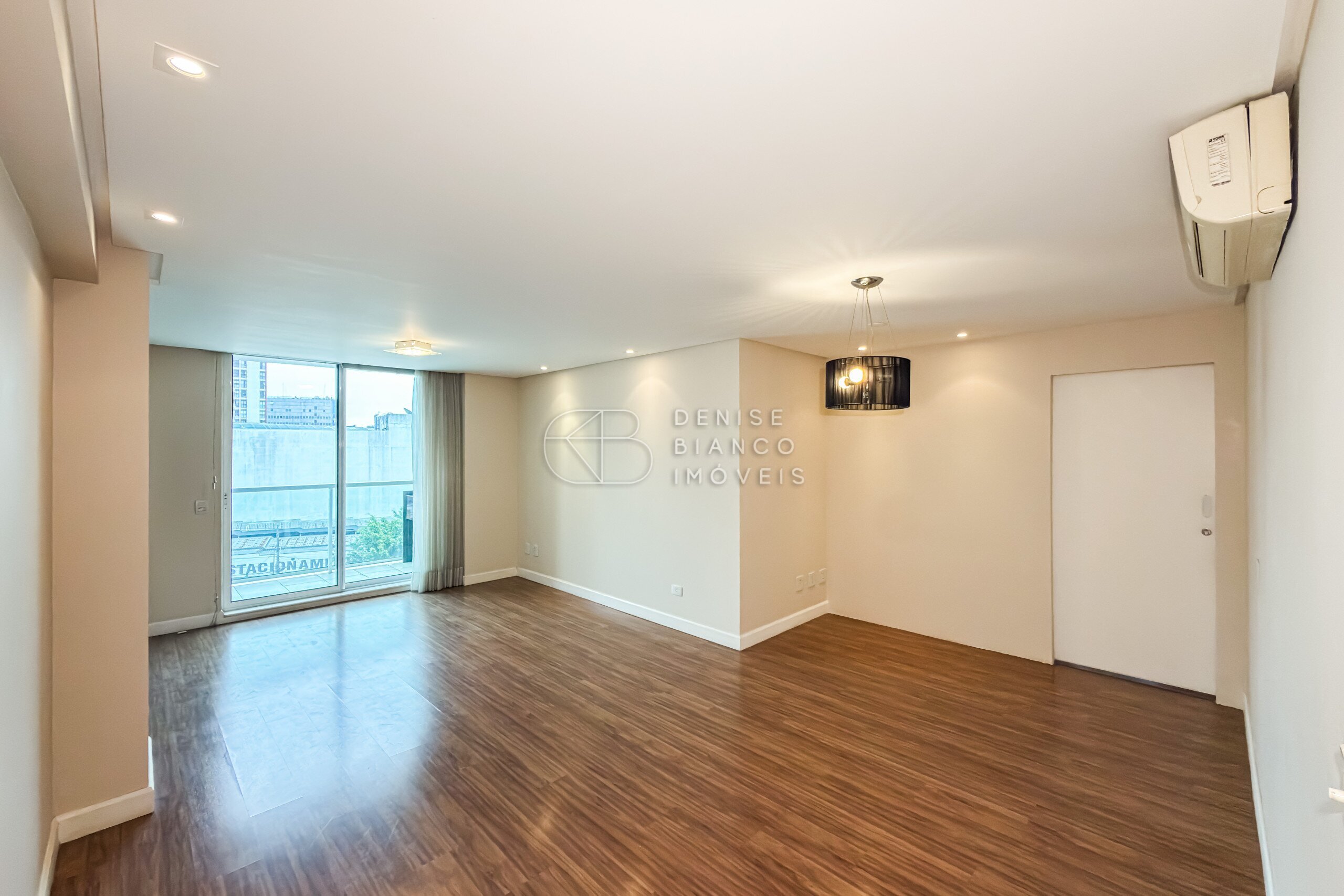 APARTAMENTO em Batel - Ref: DB0200
