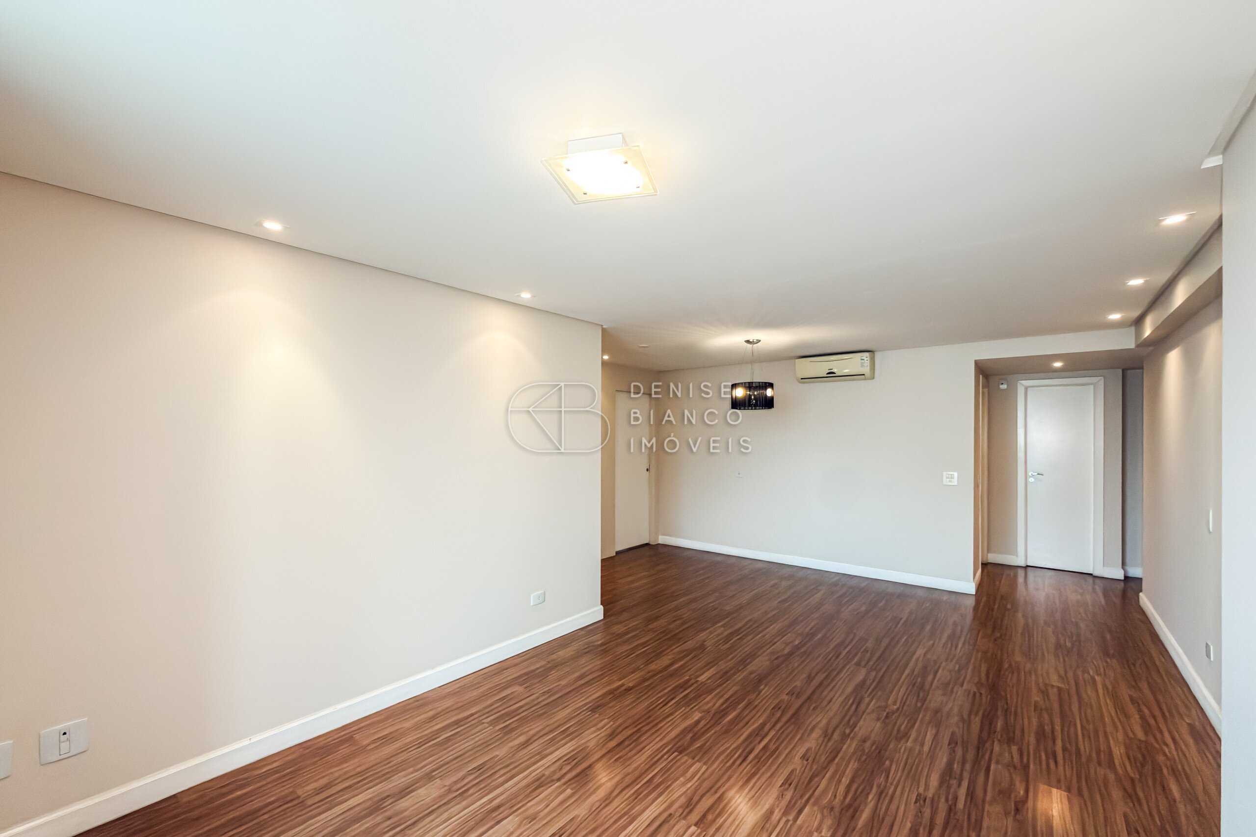 APARTAMENTO em Batel - Ref: DB0200