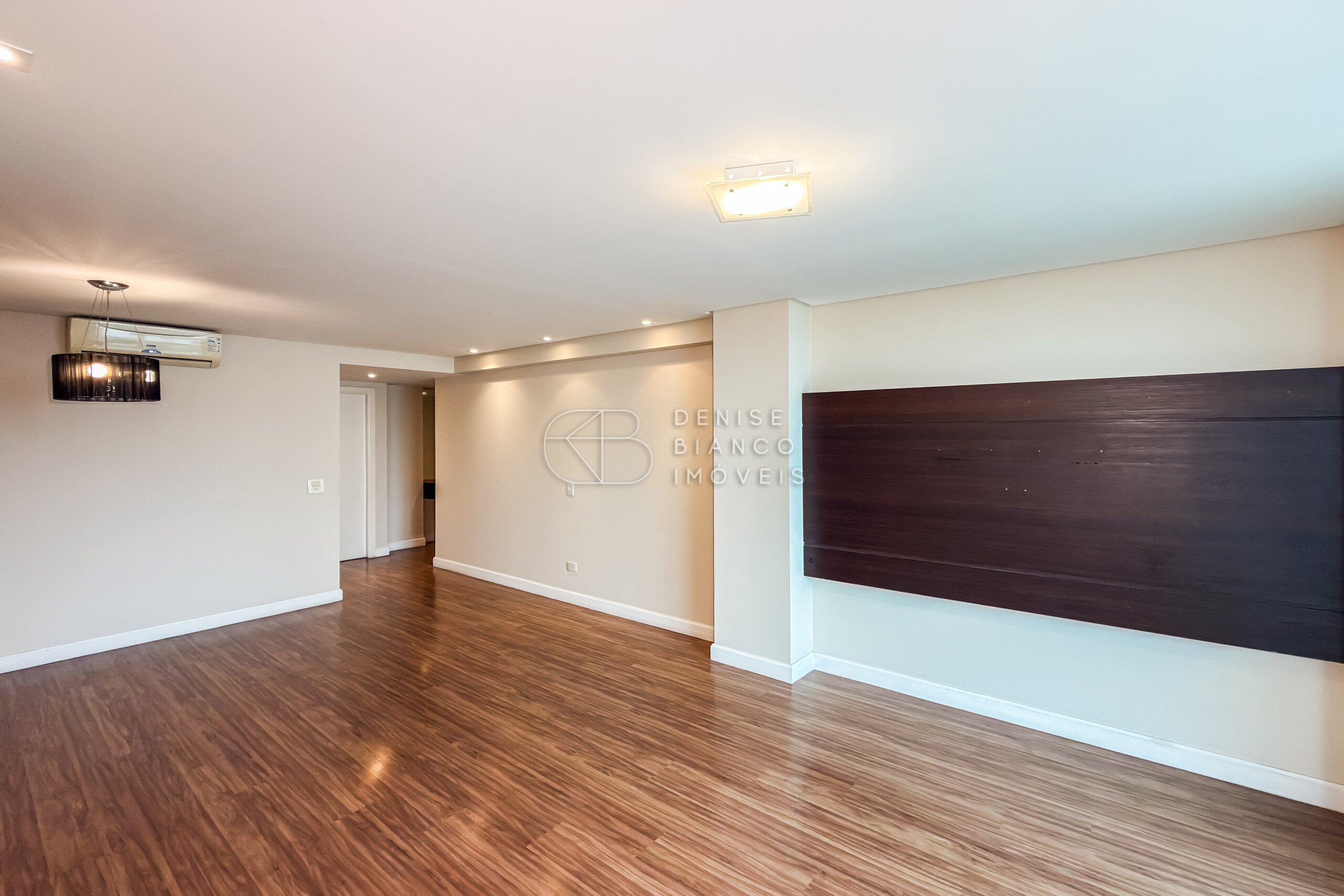 APARTAMENTO em Batel - Ref: DB0200