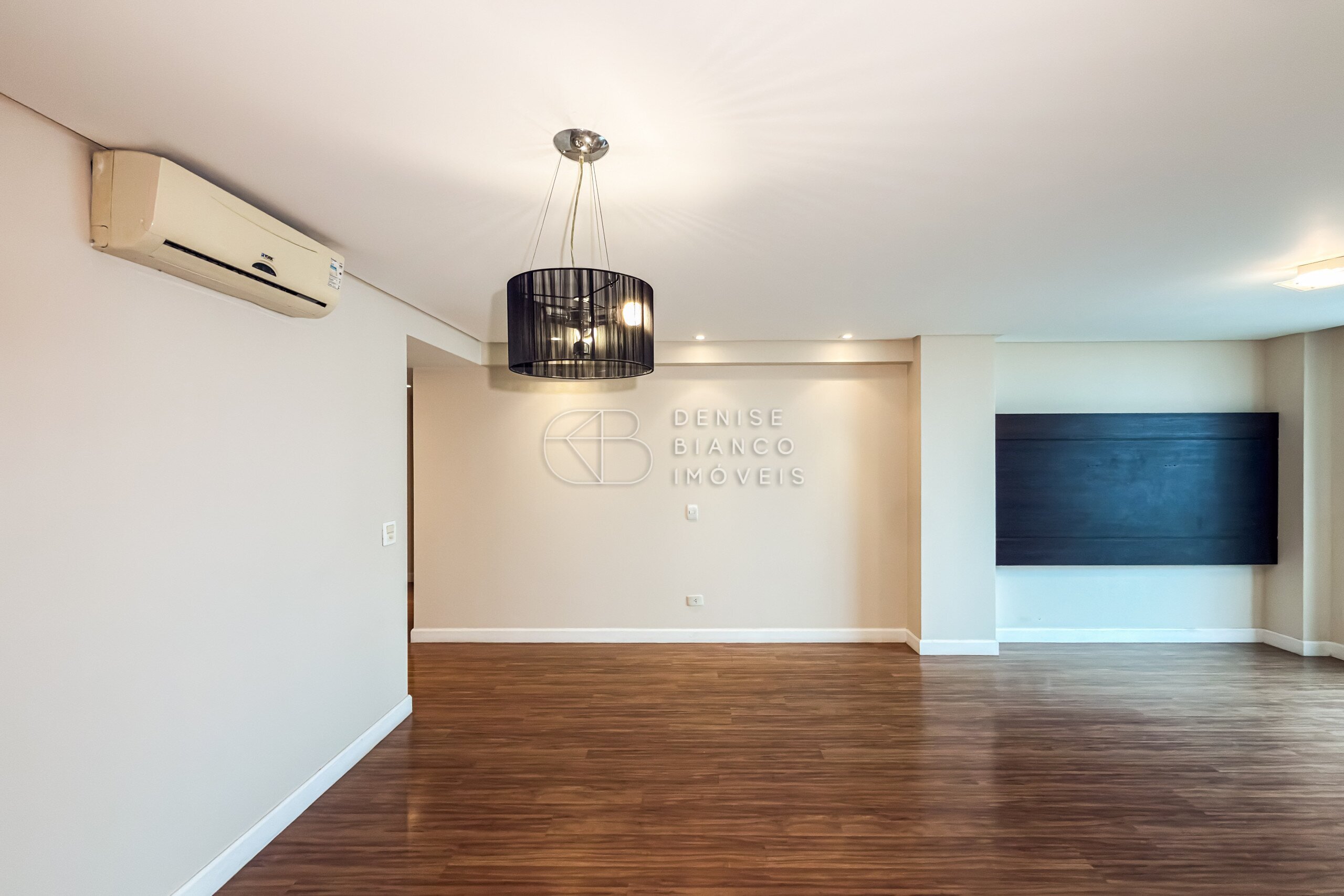 APARTAMENTO em Batel - Ref: DB0200