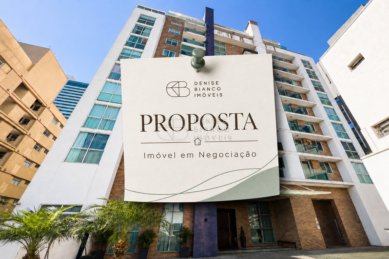 APARTAMENTO em Batel - Ref: DB0200