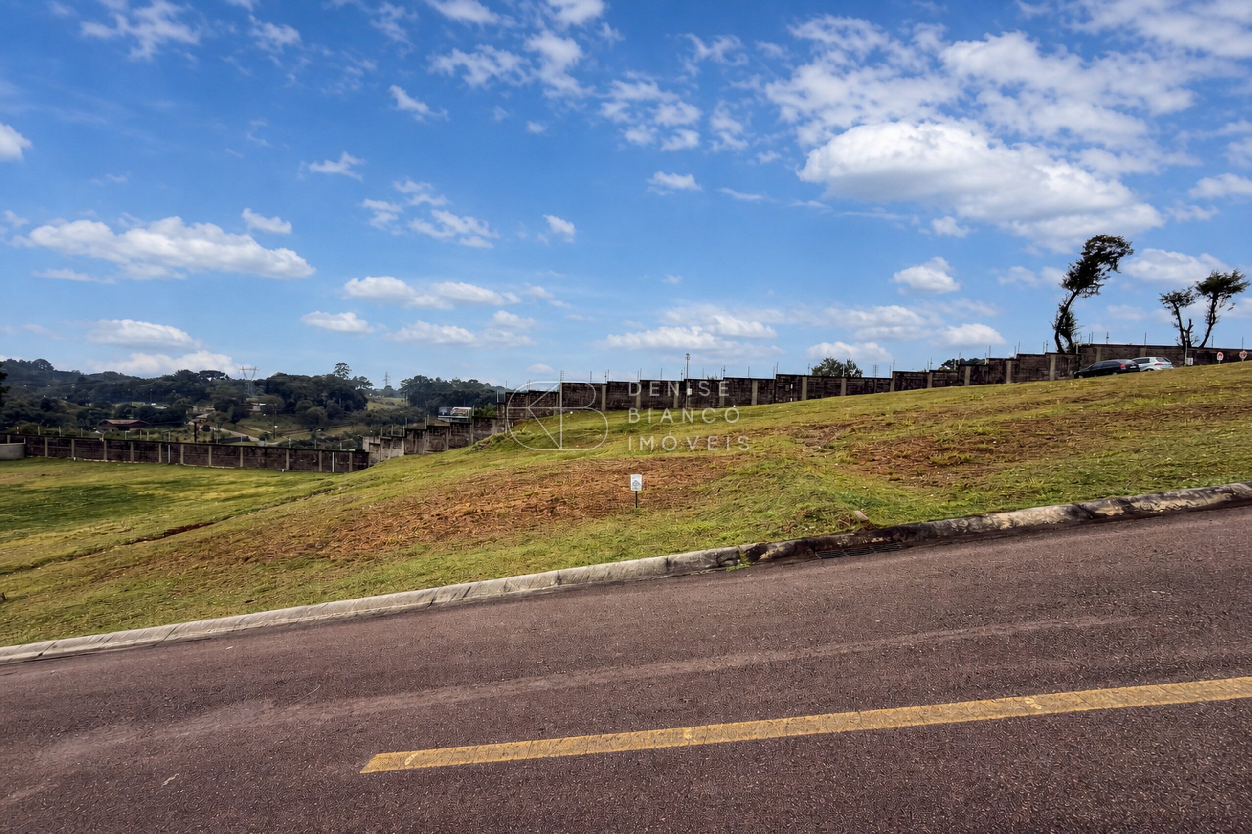 TERRENO EM CONDOMÍNIO em Cidade Industrial - Ref: DB0205