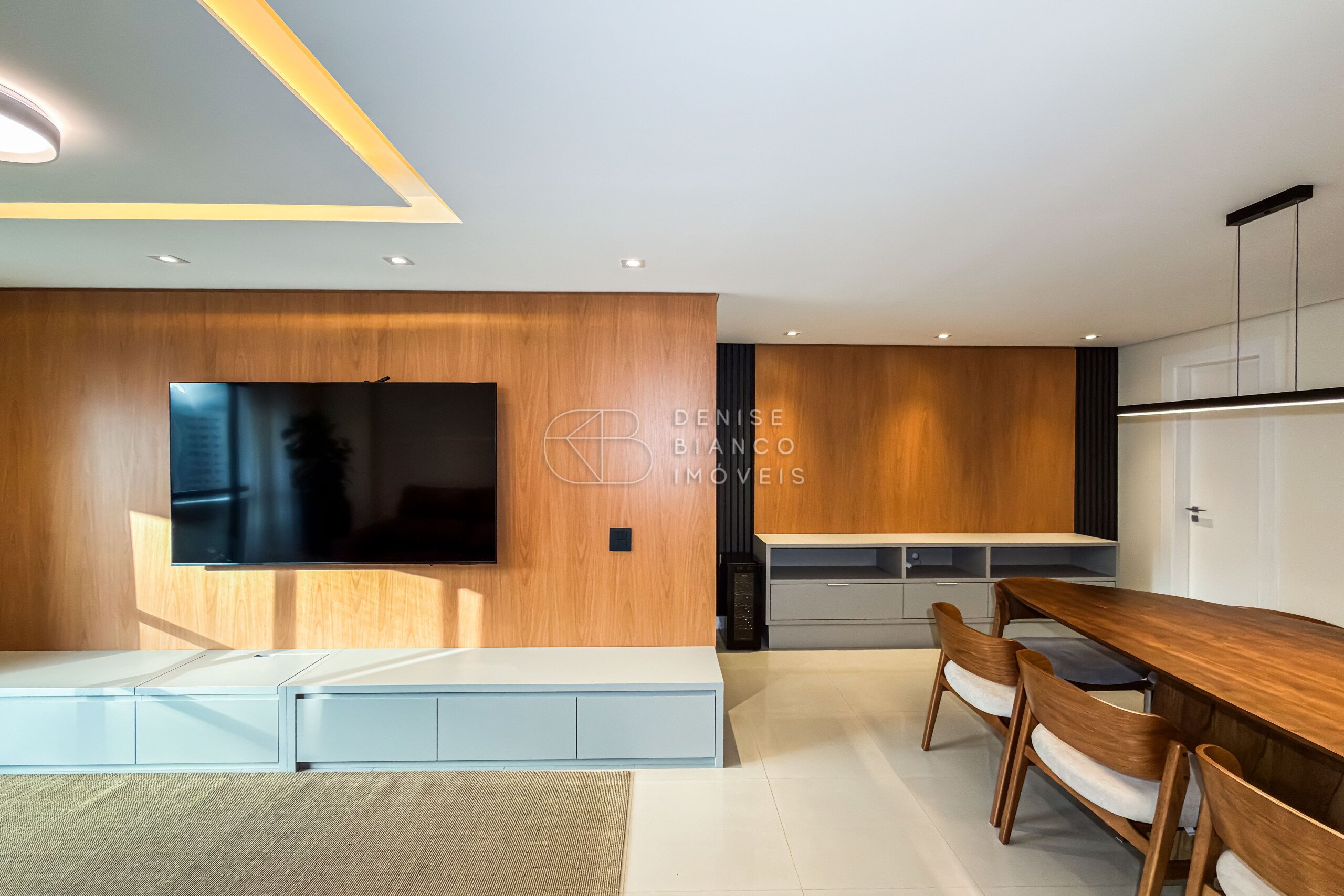 APARTAMENTO em Batel - Ref: DB0206