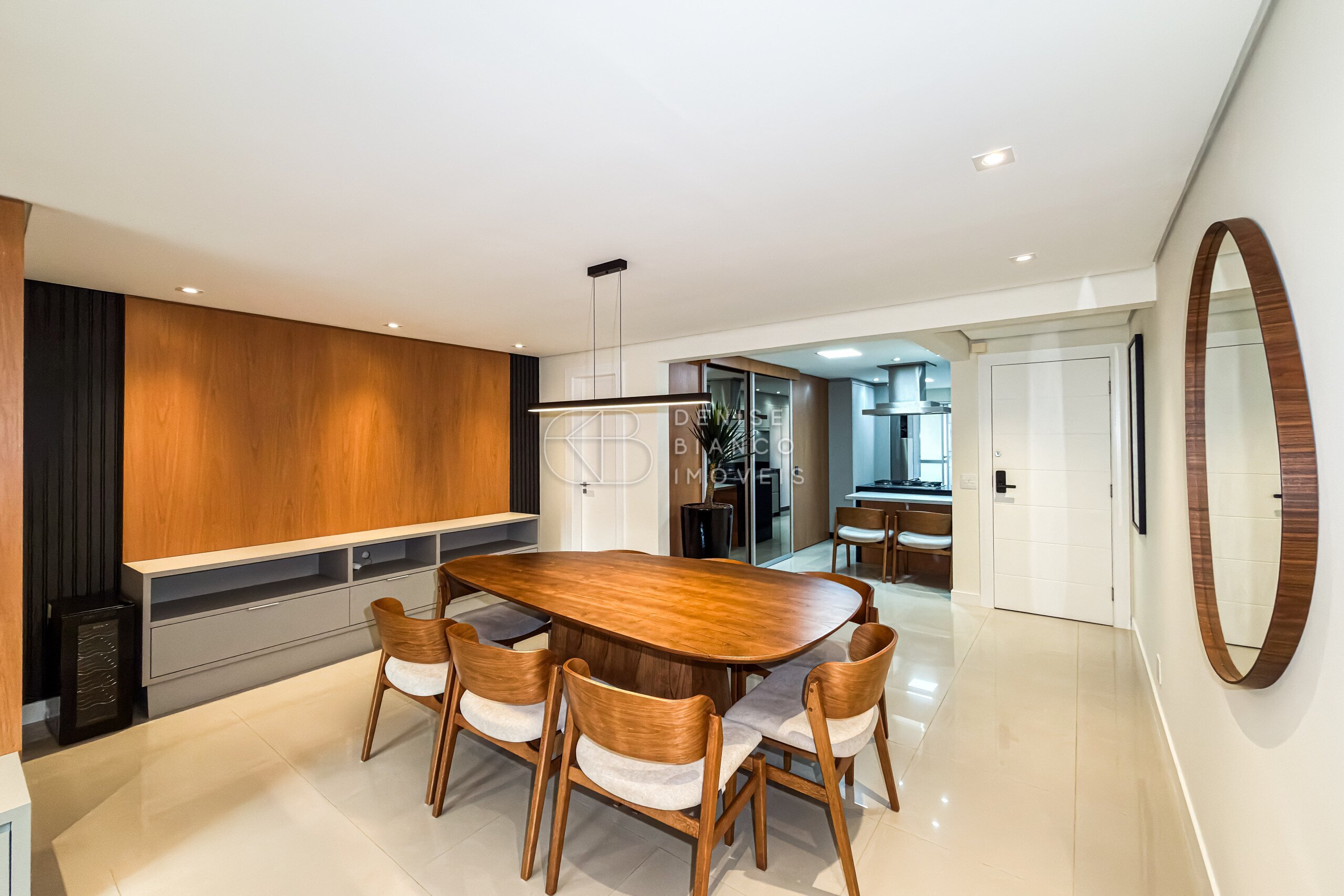 APARTAMENTO em Batel - Ref: DB0206