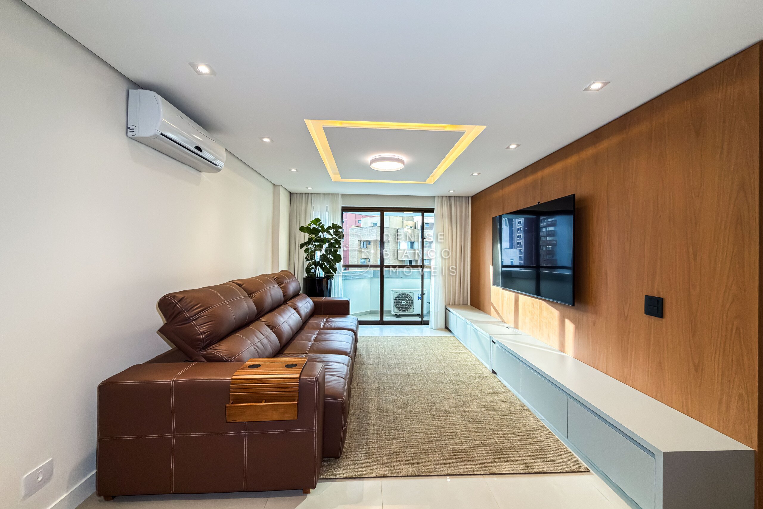 APARTAMENTO em Batel - Ref: DB0206