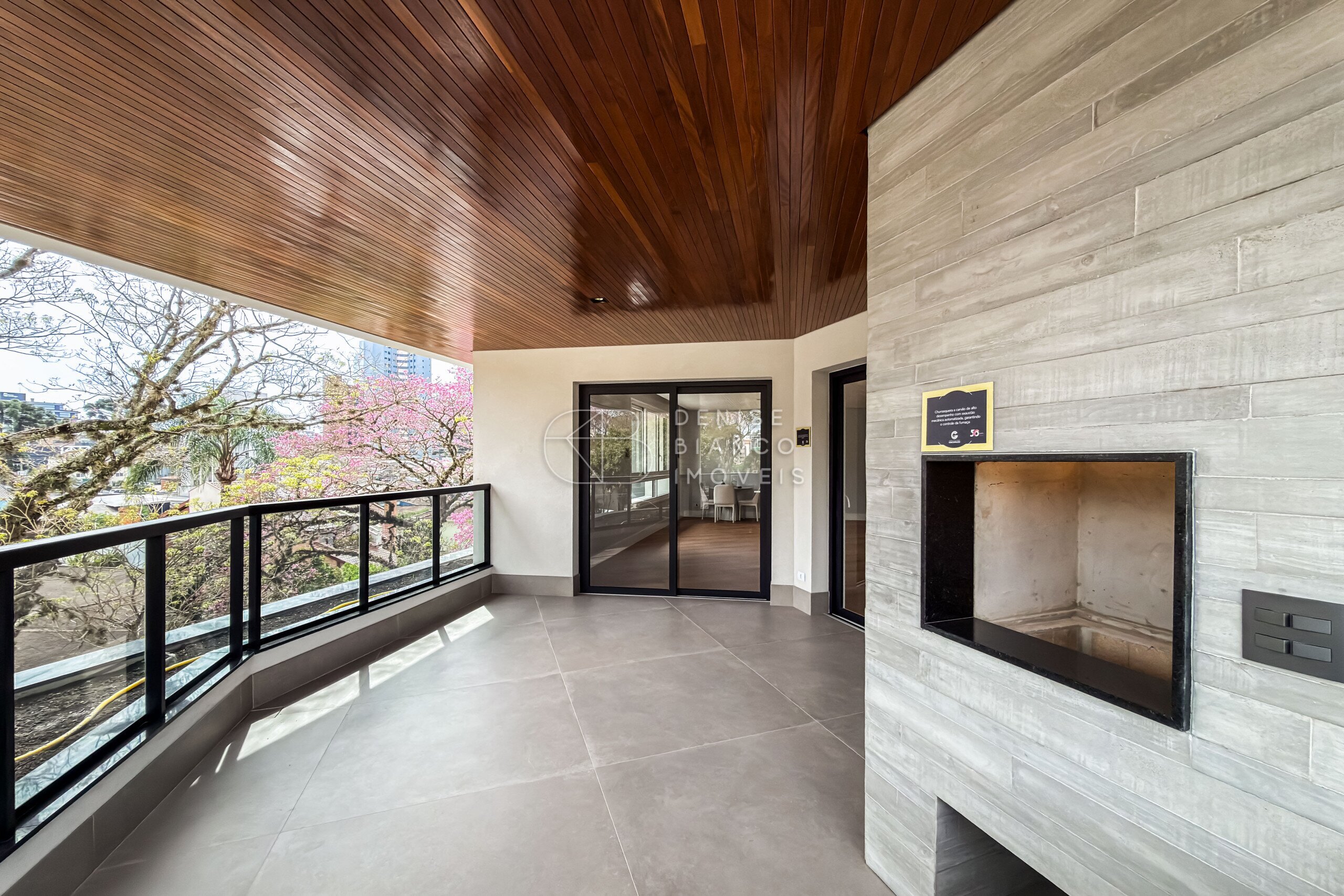 APARTAMENTO em Juvevê - Ref: DB0212