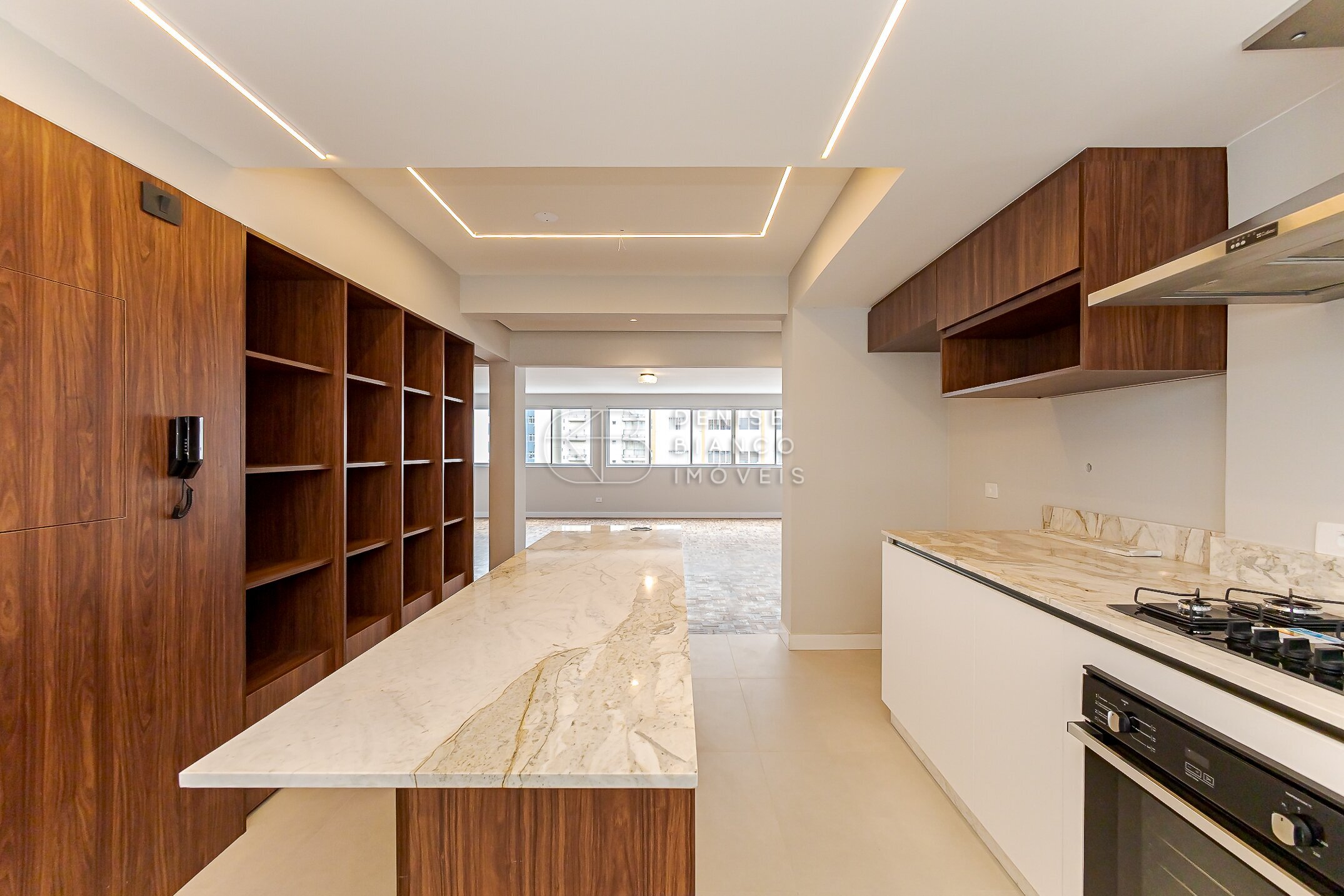 APARTAMENTO em Batel - Ref: DB0217