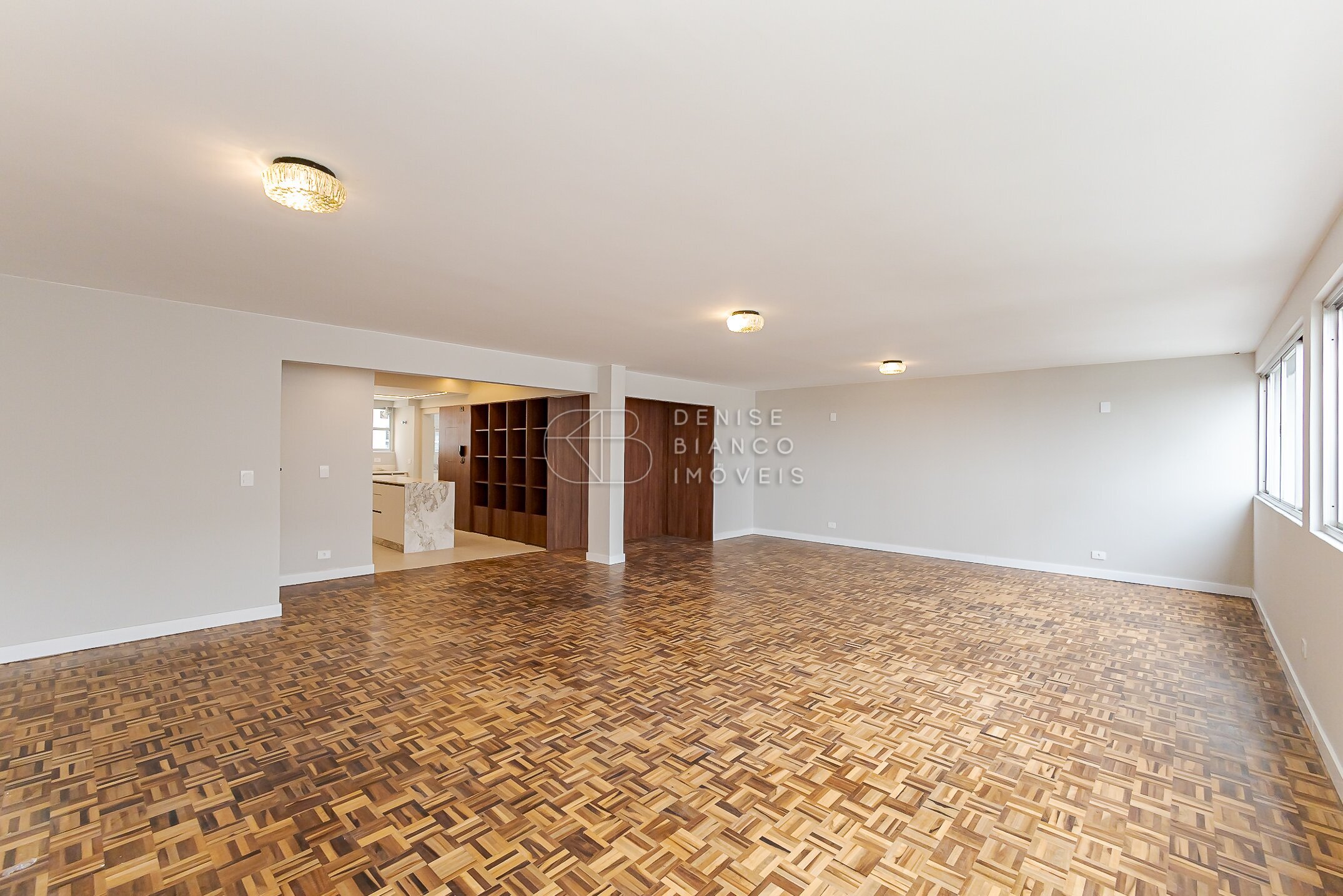 APARTAMENTO em Batel - Ref: DB0217