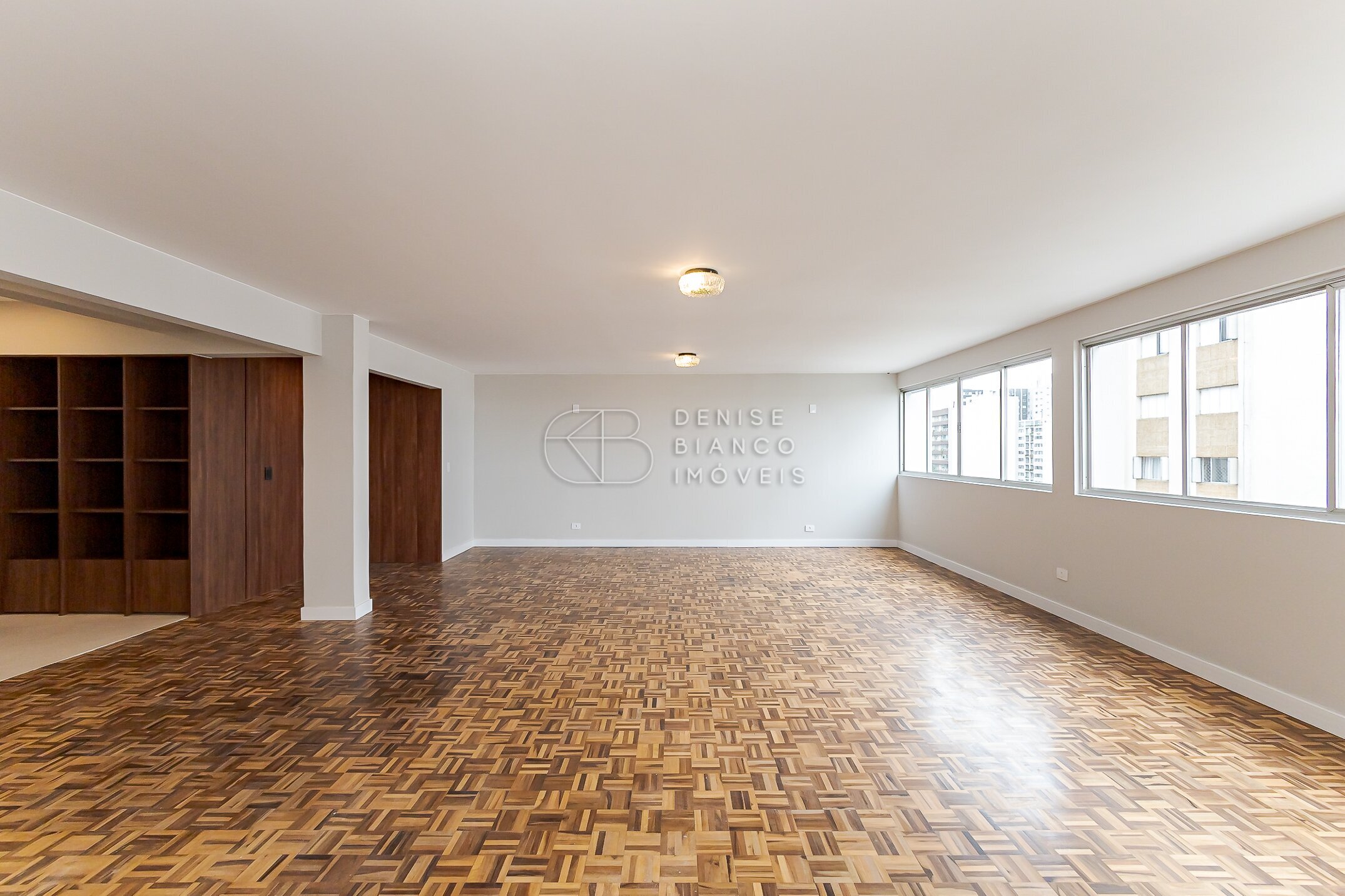 APARTAMENTO em Batel - Ref: DB0217