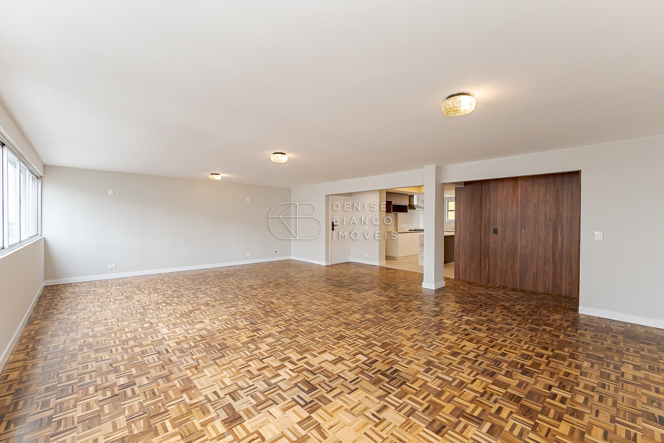 APARTAMENTO em Batel - Ref: DB0217