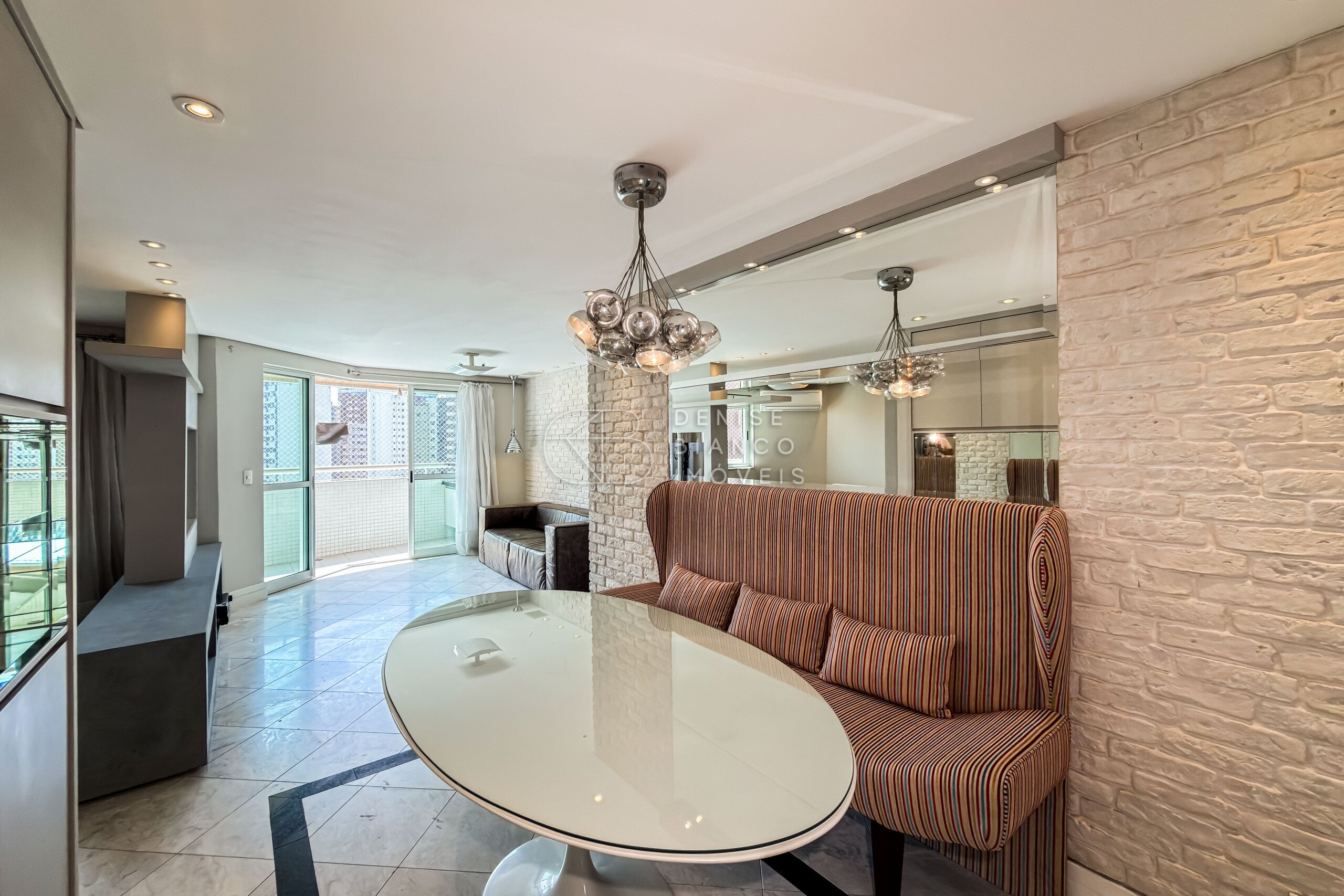 APARTAMENTO em Água Verde - Ref: DB0219
