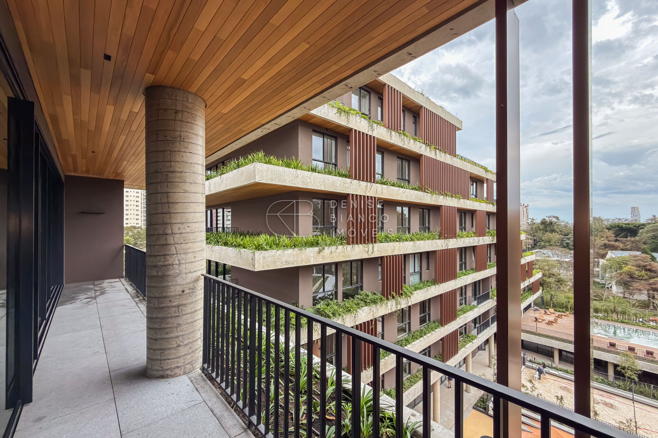 APARTAMENTO em Bigorrilho - Ref: DB0231