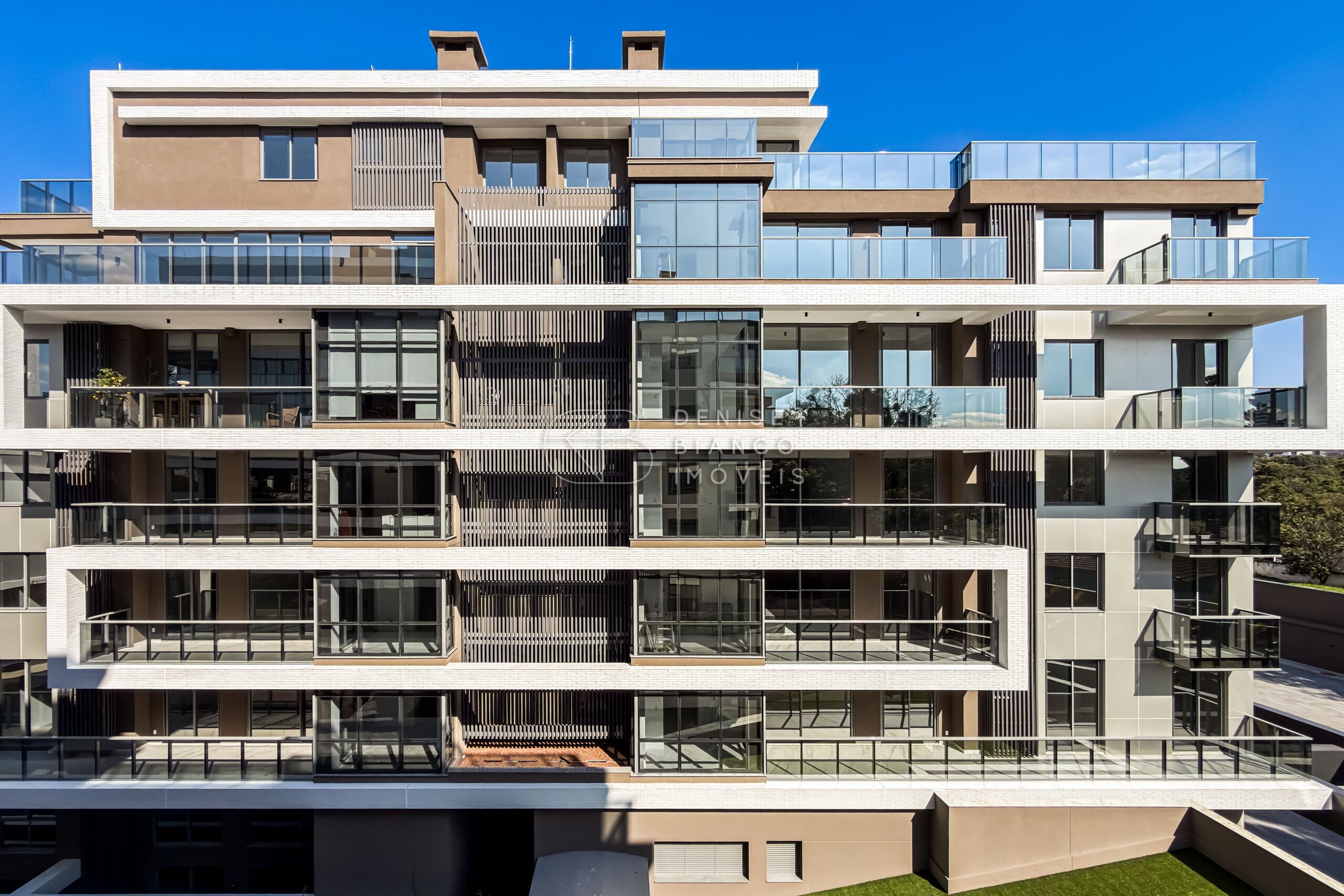 APARTAMENTO em Barigui - Ref: DB0232