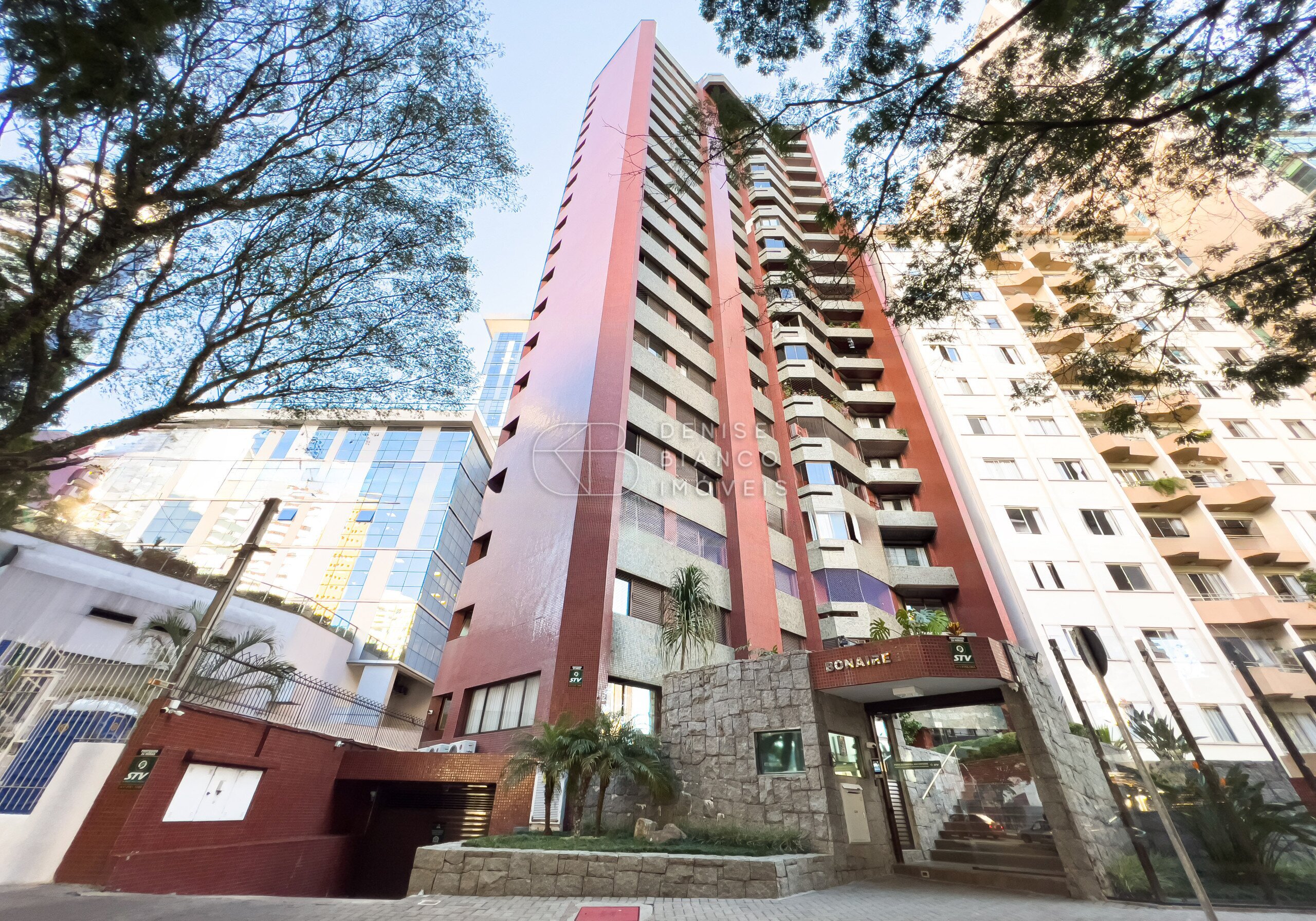 APARTAMENTO em Água Verde - Ref: DB0245