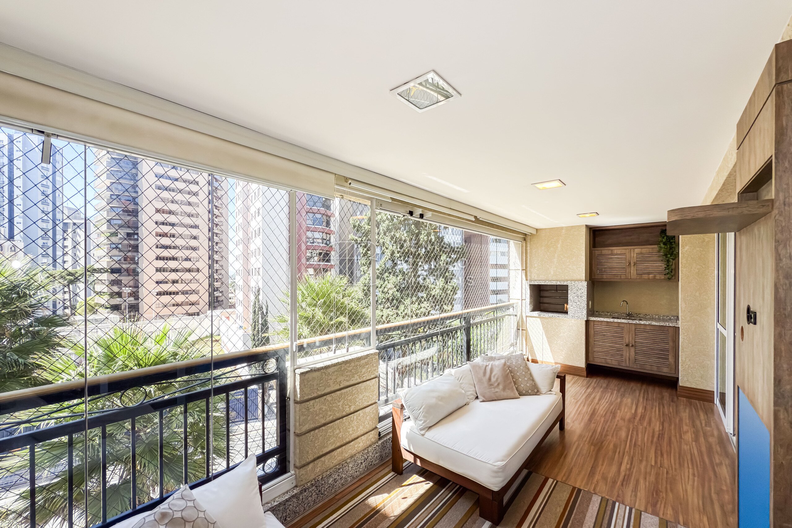 APARTAMENTO em Ahú - Ref: DB0249