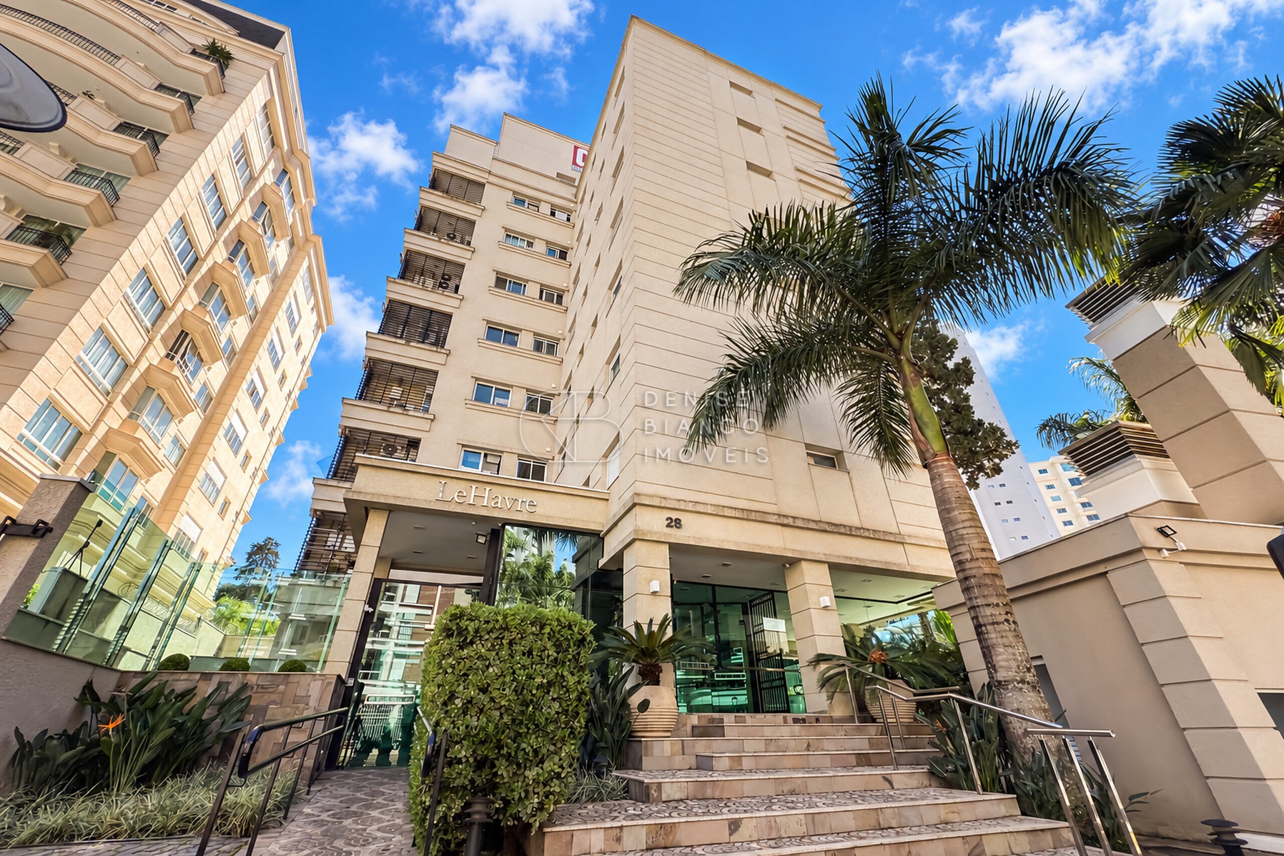 APARTAMENTO em Ahú - Ref: DB0249
