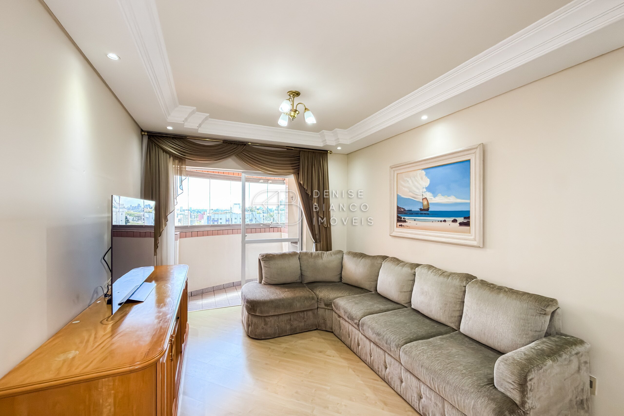 APARTAMENTO em Água Verde - Ref: DB0250