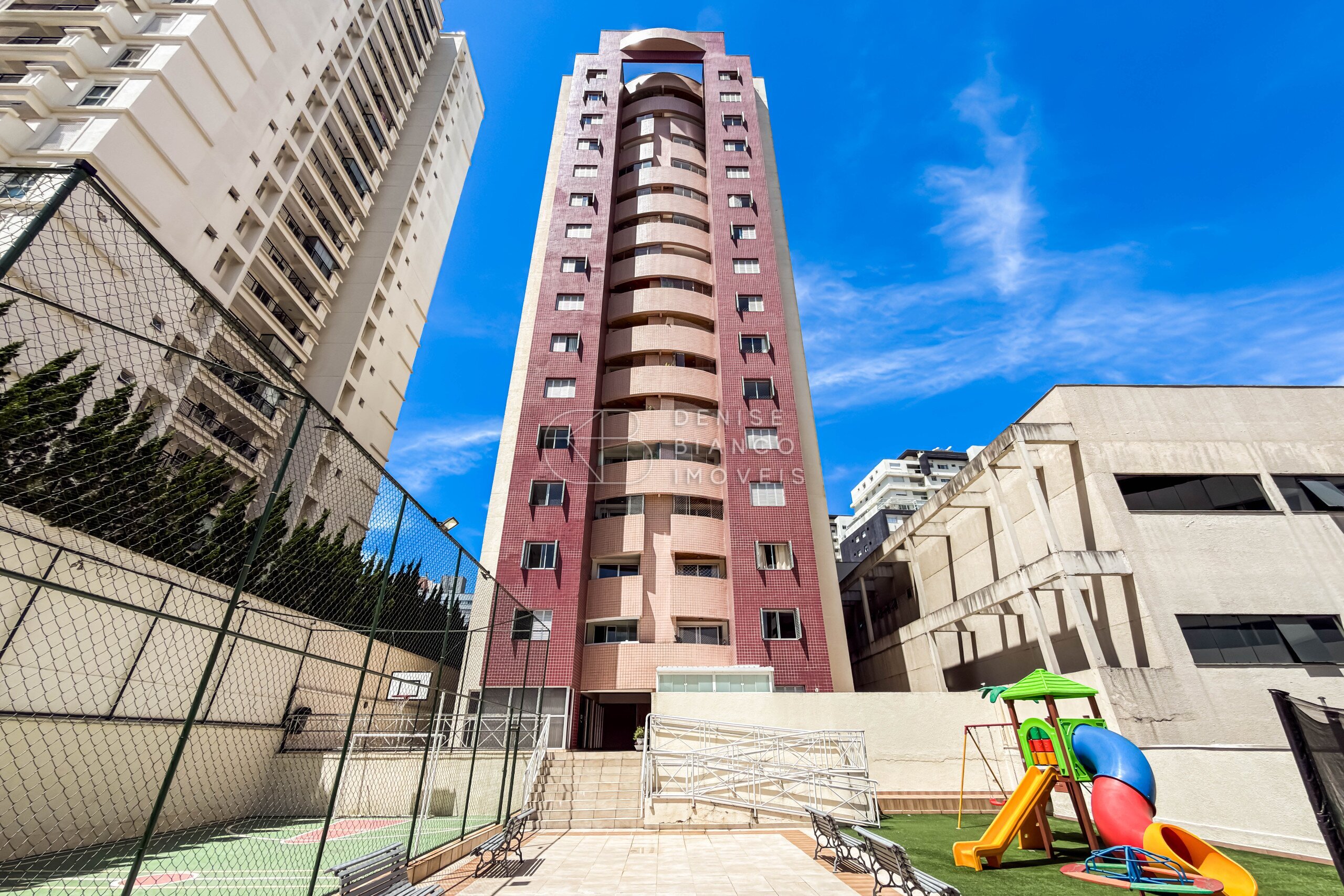 APARTAMENTO em Água Verde - Ref: DB0250