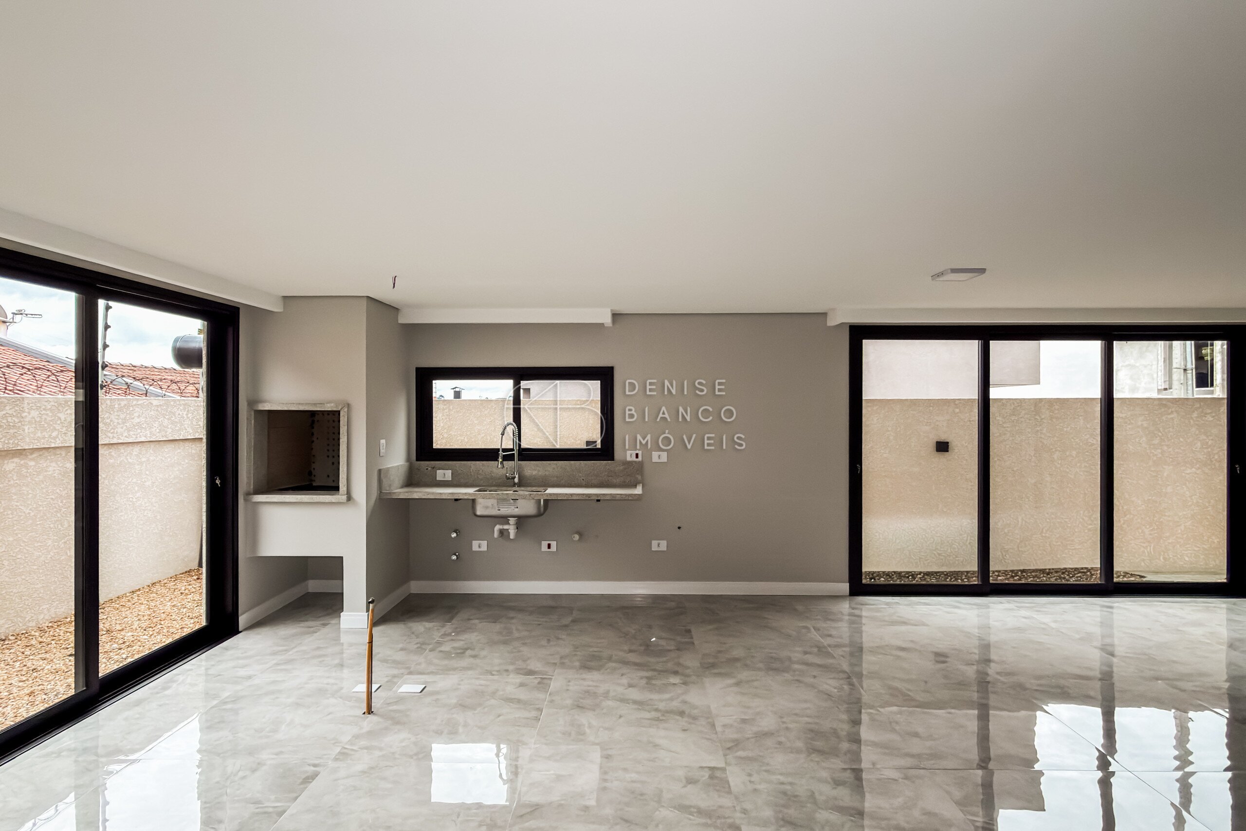 CASA EM CONDOMÍNIO em Santa Felicidade - Ref: DB0252