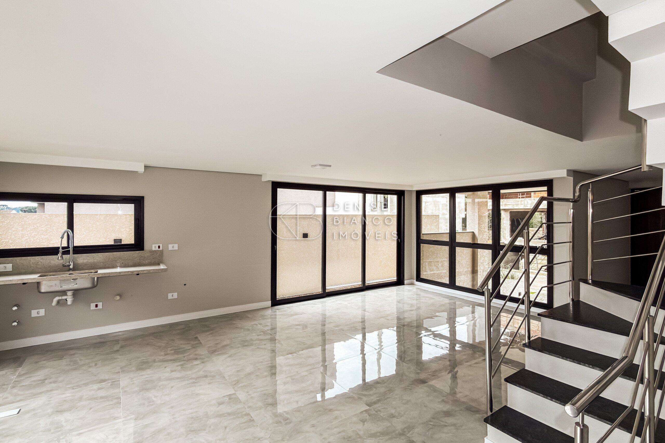 CASA EM CONDOMÍNIO em Santa Felicidade - Ref: DB0252