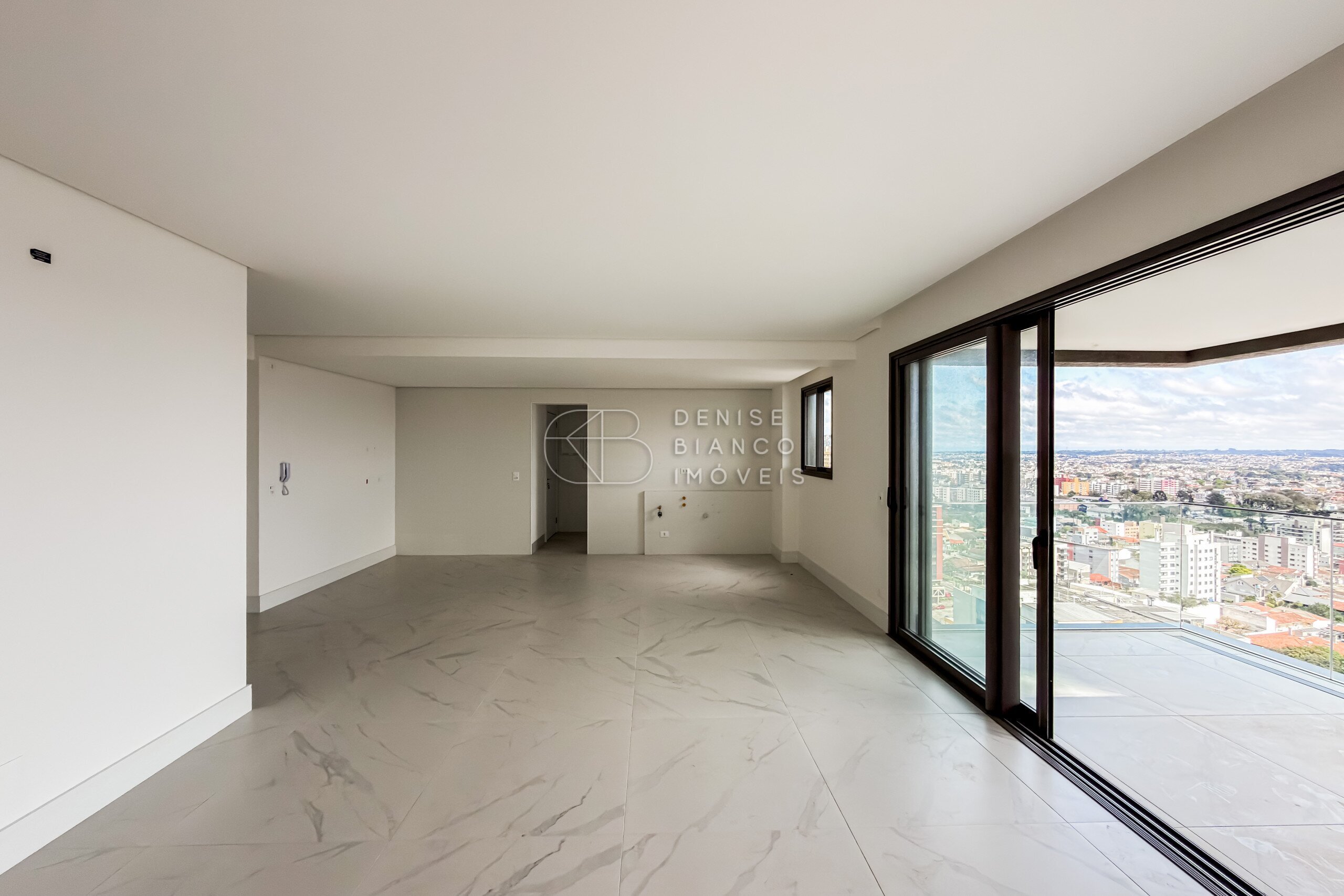 APARTAMENTO em Água Verde - Ref: DB0253