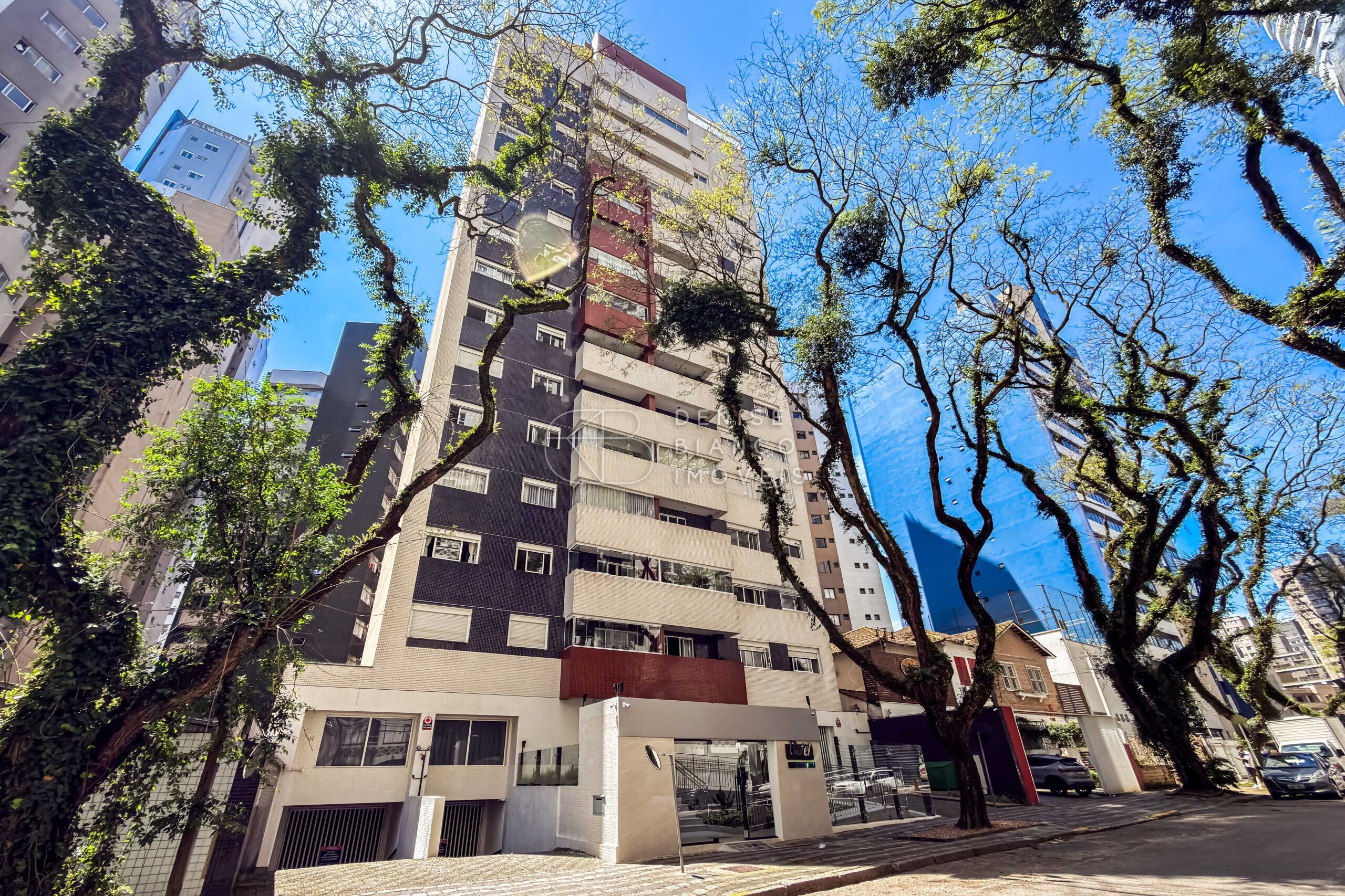 APARTAMENTO em Água Verde - Ref: DB0258