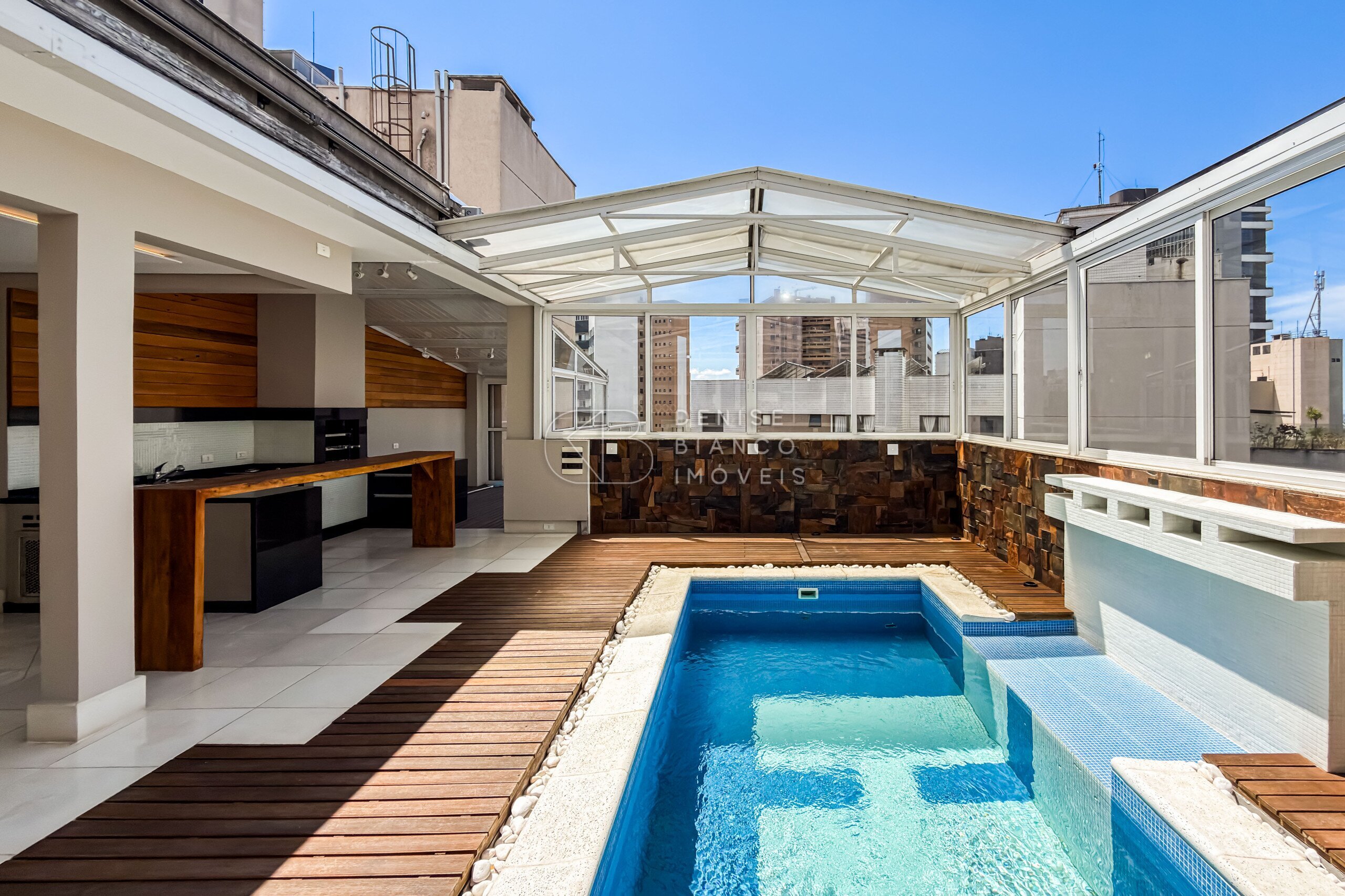 APARTAMENTO em Água Verde - Ref: DB0258