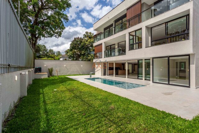 Casa em Condomínio no bairro Campo Comprido