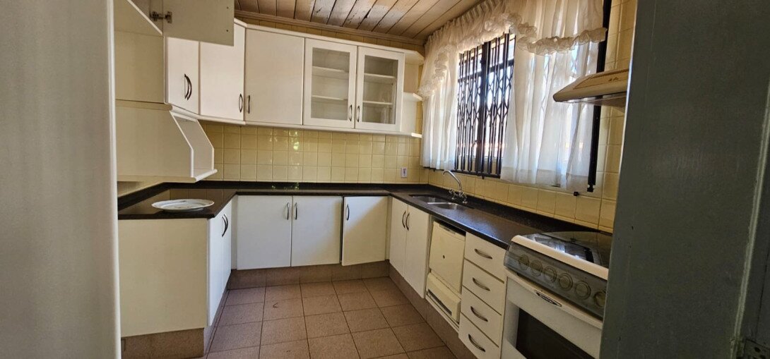 Foto 5 - CASA em CURITIBA - PR, no bairro Ahú - Referência PIL-CASA0551