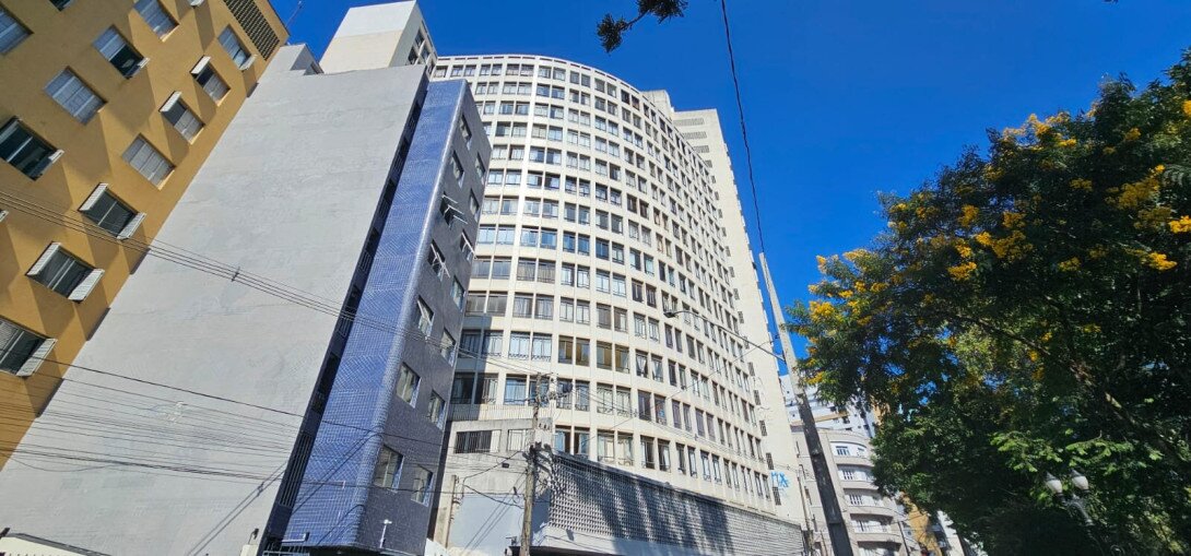 Foto 1 - APARTAMENTO em CURITIBA - PR, no bairro Centro - Referência PIV-APTO359