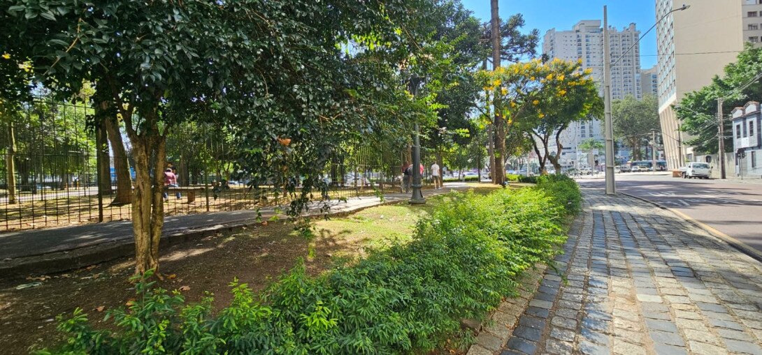 Foto 9 - APARTAMENTO em CURITIBA - PR, no bairro Centro - Referência PIV-APTO359