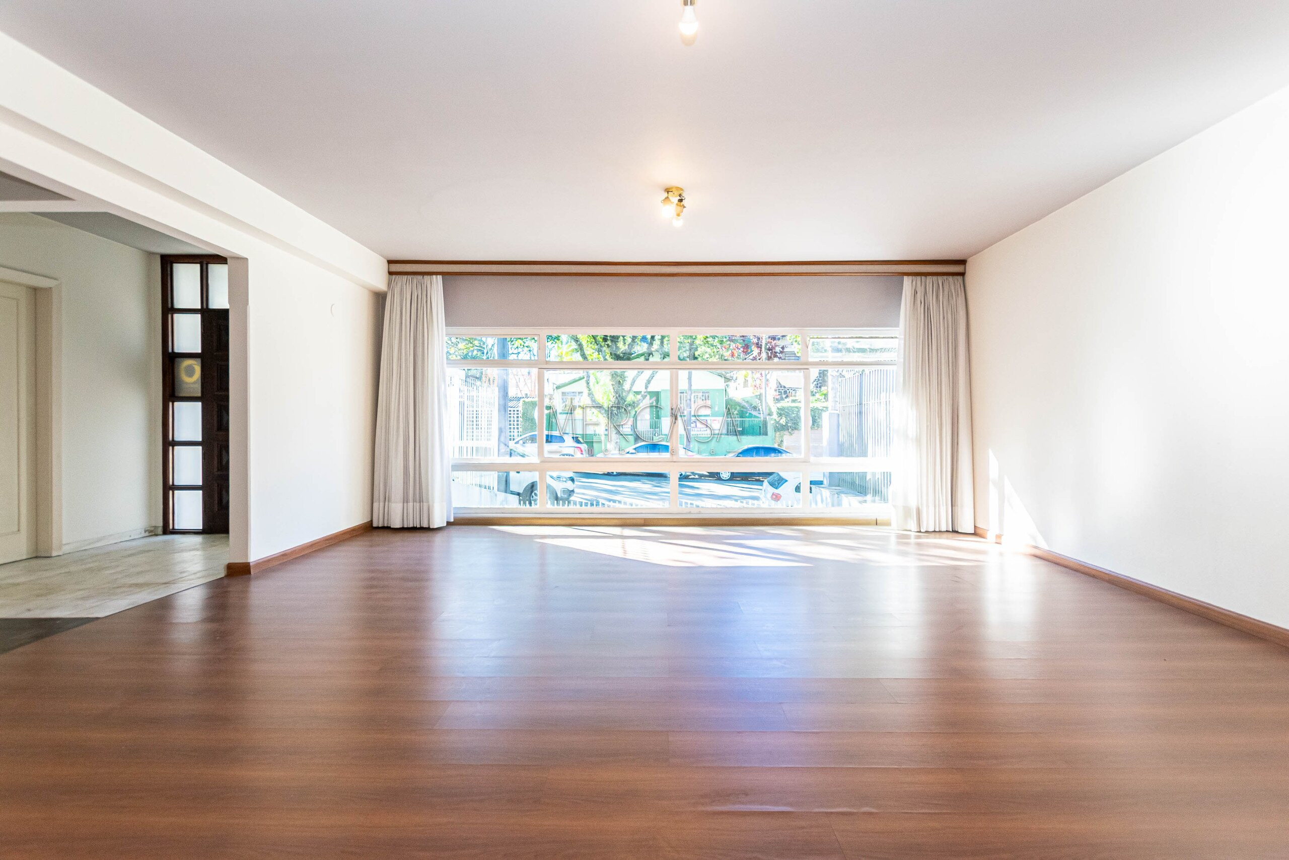 Sala/Conjunto Comercial à venda em Mercês, Curitiba — Portal Chave Fácil