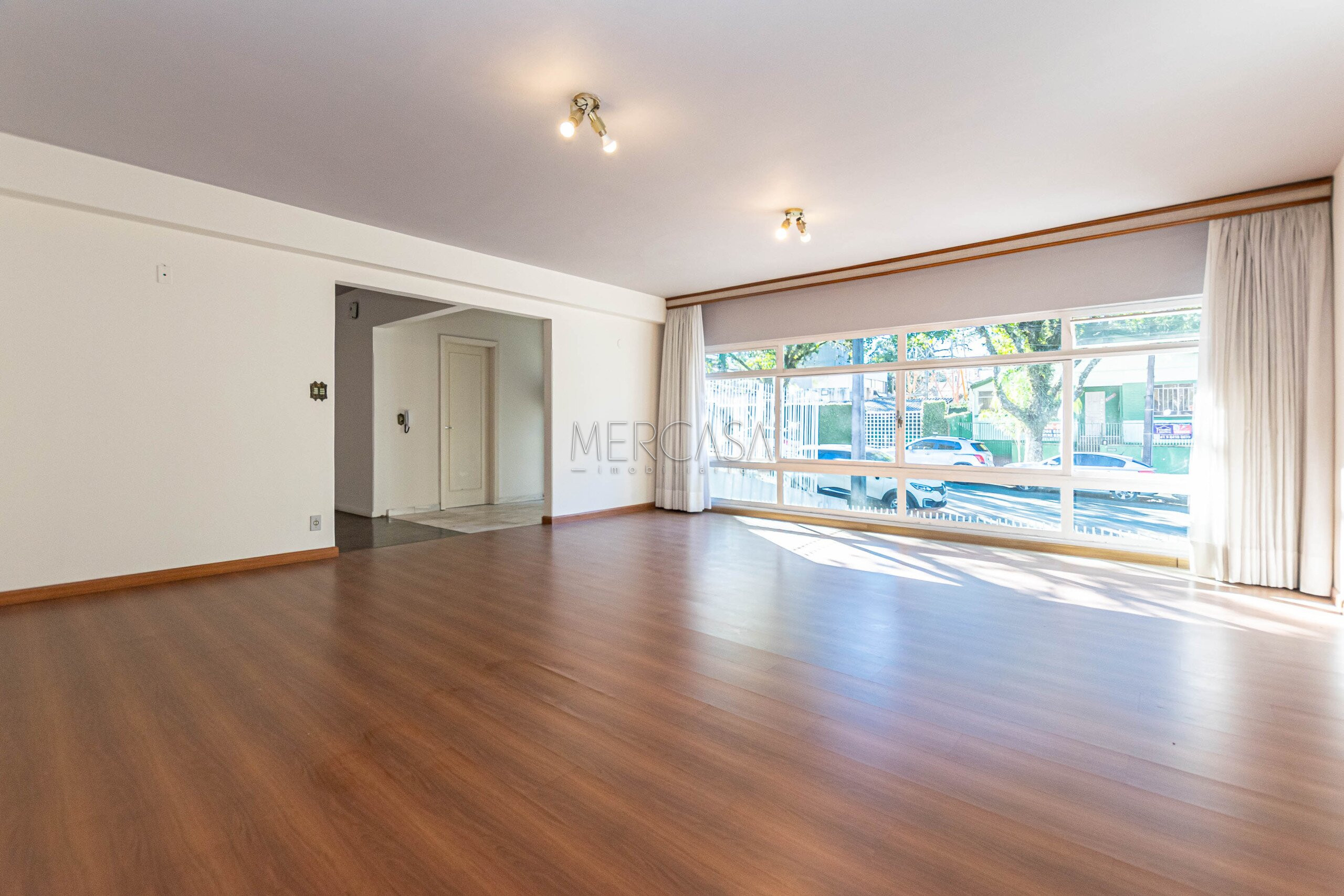 Sala/Conjunto Comercial à venda em Mercês, Curitiba — Portal Chave Fácil