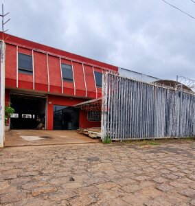 EXCELENTE BARRACÃO COM 1020,00 M² ,INCLUINDO APARTAMENTO E AREA GURMET,ESCRITORIO,DE ÁREA CONSTRUIDA NO NOVO MUNDO CURITIBA PR. Referência BC-1002