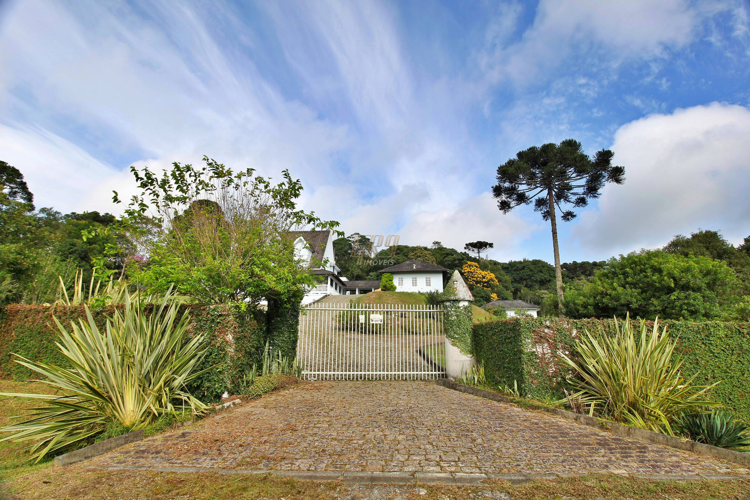 RESIDÊNCIA EM CONDOMÍNIO em CAMPINA GRANDE DO SUL - PR - Referência 0131V