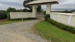 CHACARA EM CONDOMÍNIO FECHADO COM ÓTIMA INFRAESTRUTURA.Referência CH0022