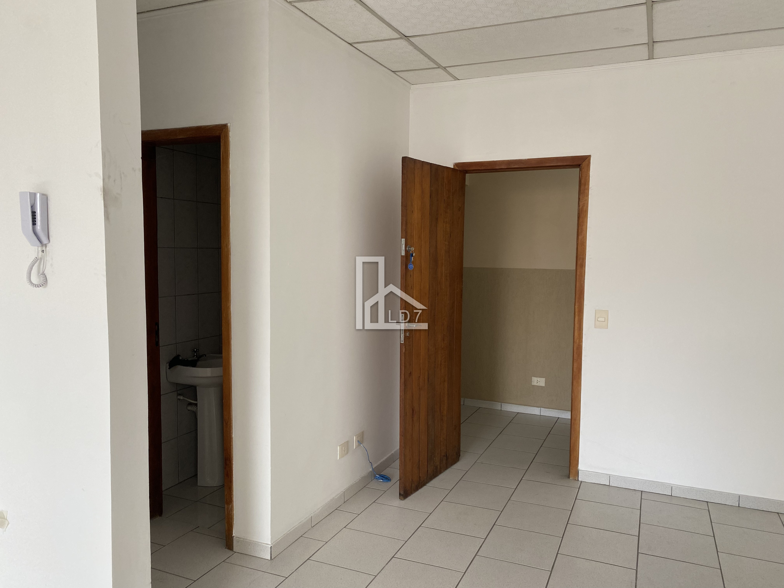 SALA COMERCIAL PARA LOCAÇÃO NO BAIRRO HAUER EM CURITIBA