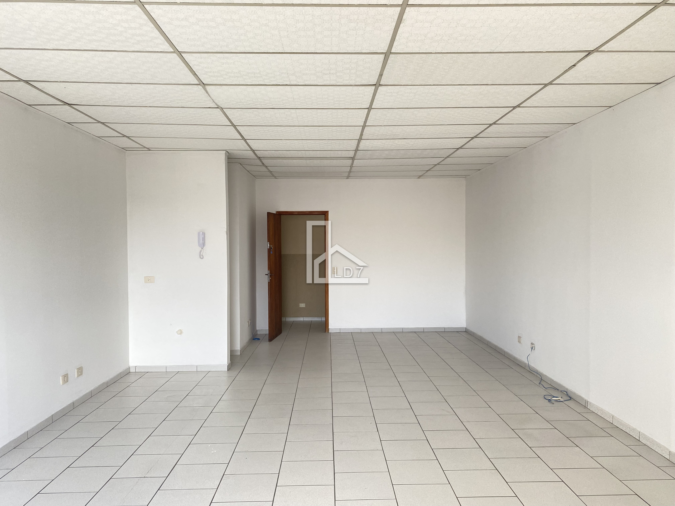 SALA COMERCIAL PARA LOCAÇÃO NO BAIRRO HAUER EM CURITIBA