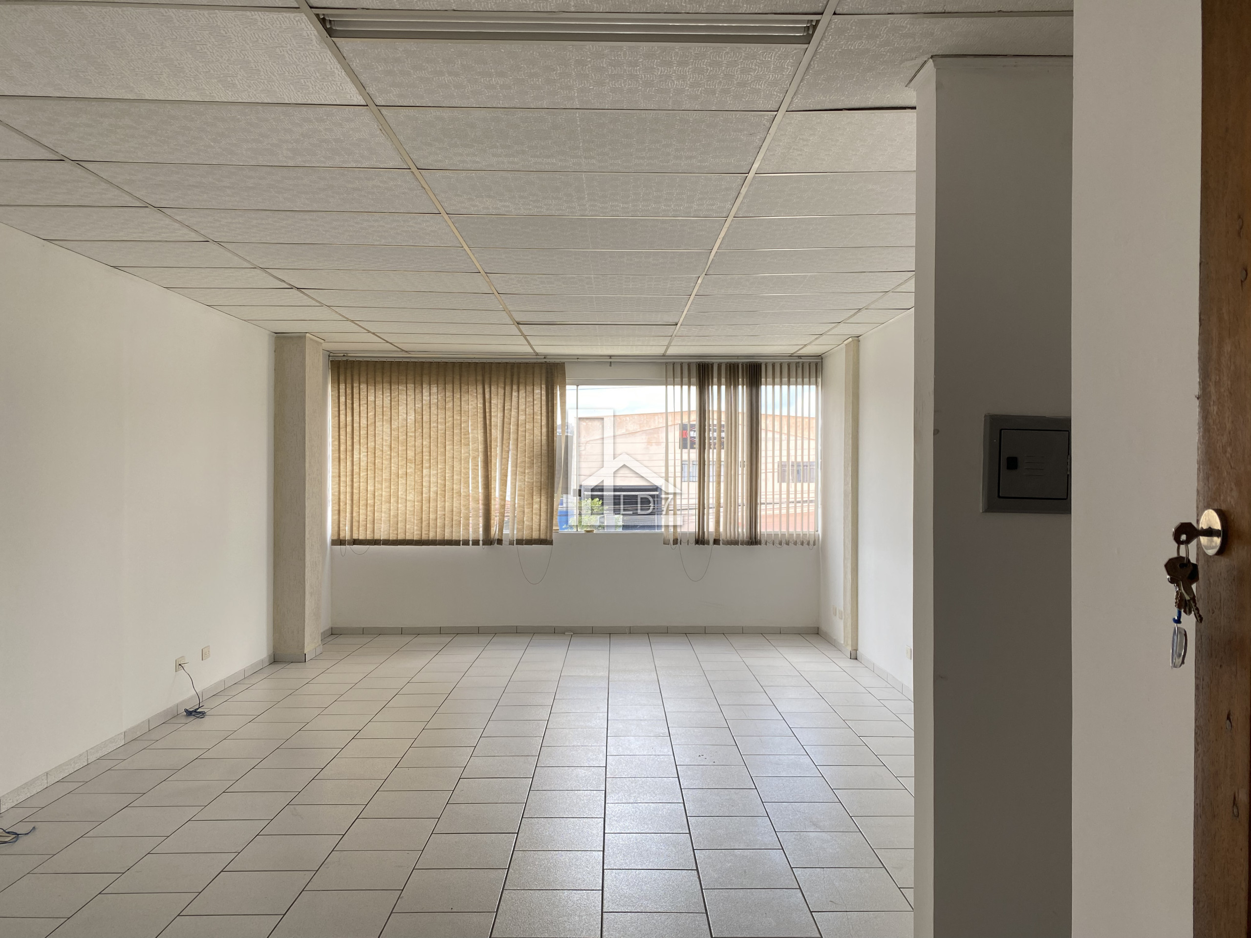 SALA COMERCIAL PARA LOCAÇÃO NO BAIRRO HAUER EM CURITIBA