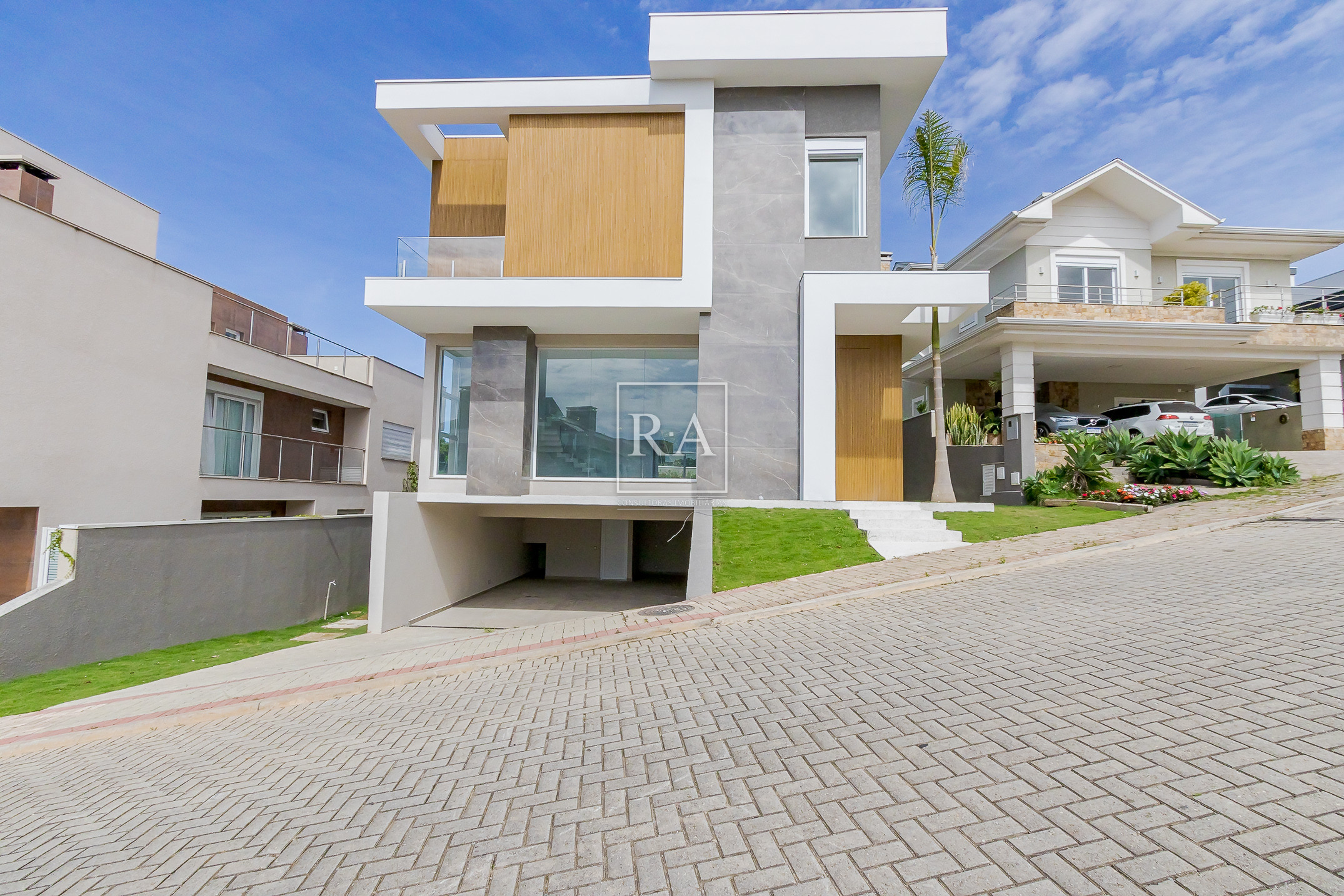 Casa de Condomínio 322 m² em Santo Inácio em Curitiba, por R