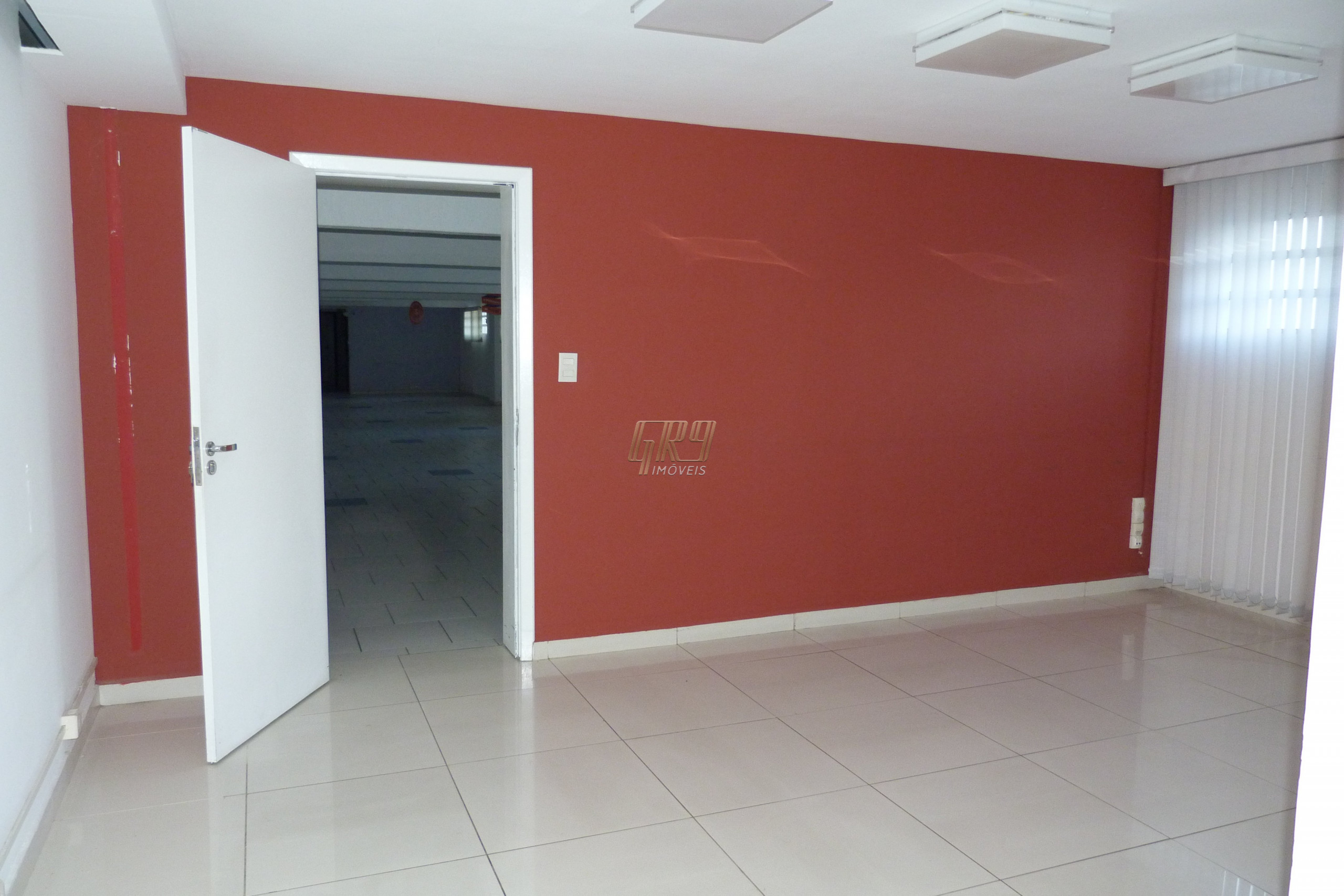 SALA COMERCIAL em CURITIBA PR, no bairro Hauer Referência 0061L