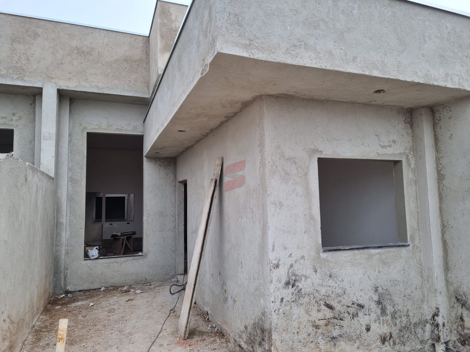 CASA com 3 dormitórios à venda com 150m² por R$ 400.000,00 no bairro Alto Tarumã - PINHAIS / PR