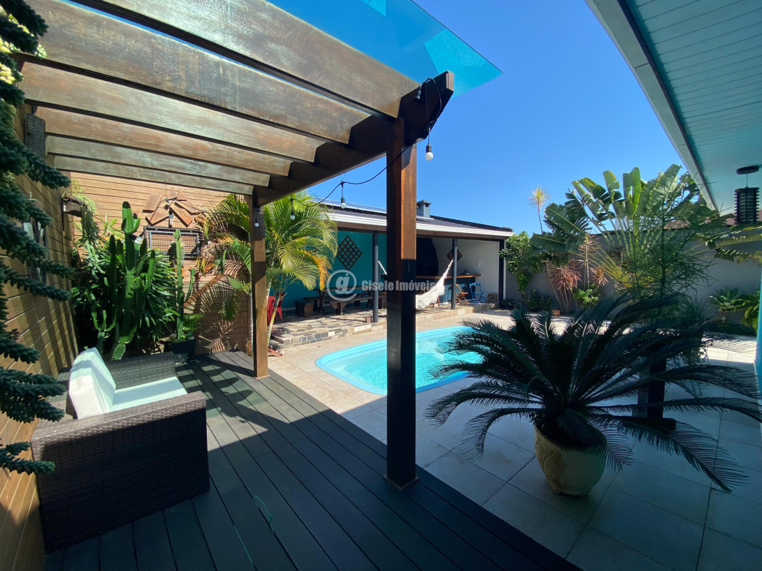 Foto 1 - CASA COM PISCINA - BALNEÁRIO IPANEMA - REF 200