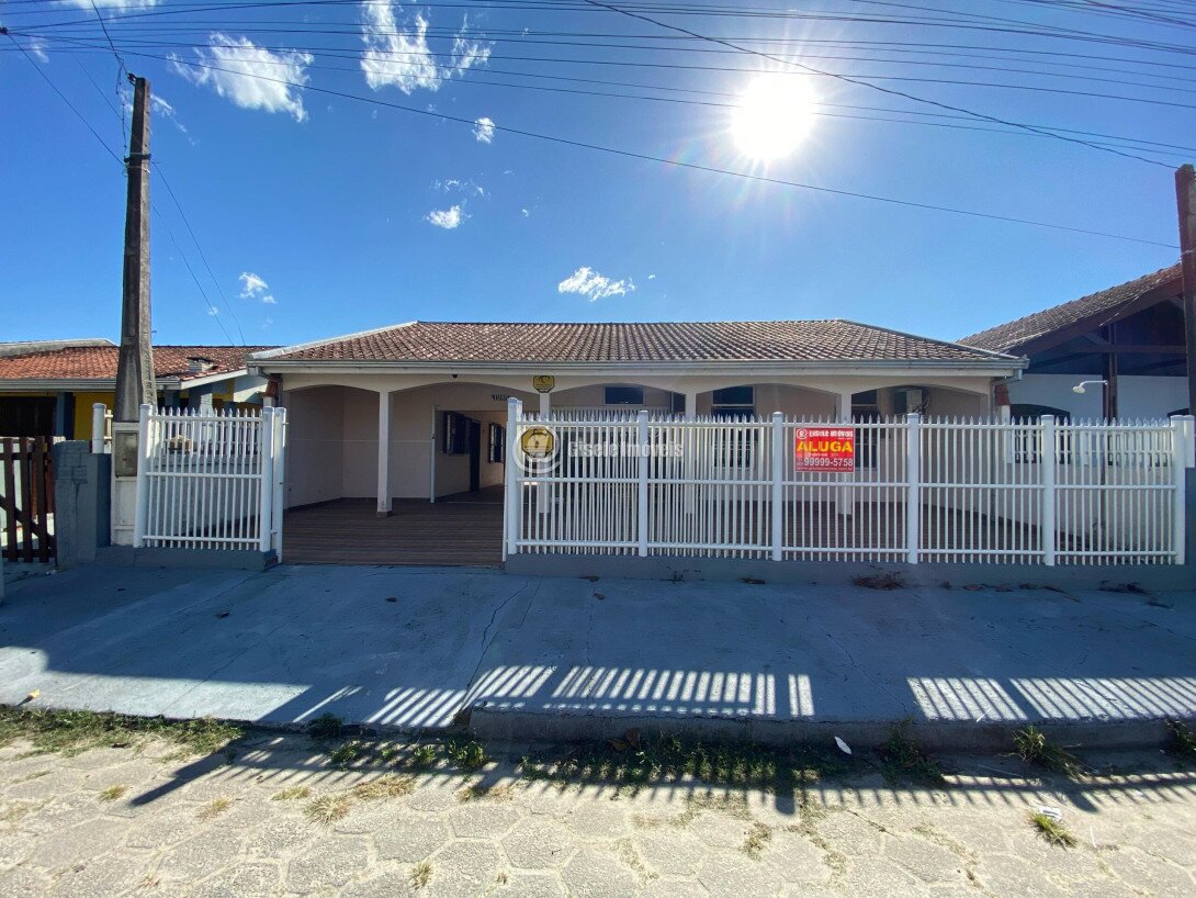 Foto 2 - CASA COM PISCINA - BALNEÁRIO IPANEMA - REF 215