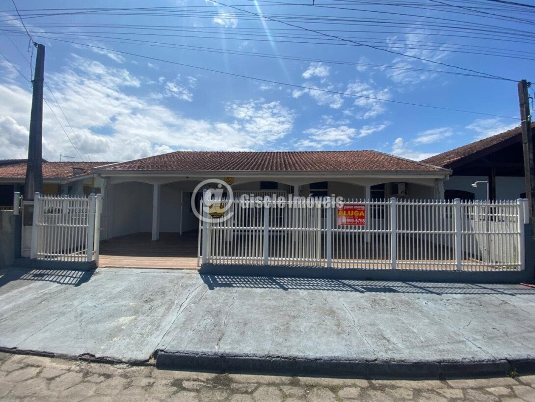 Foto 2 - CASA COM PISCINA - BALNEÁRIO IPANEMA - REF 215