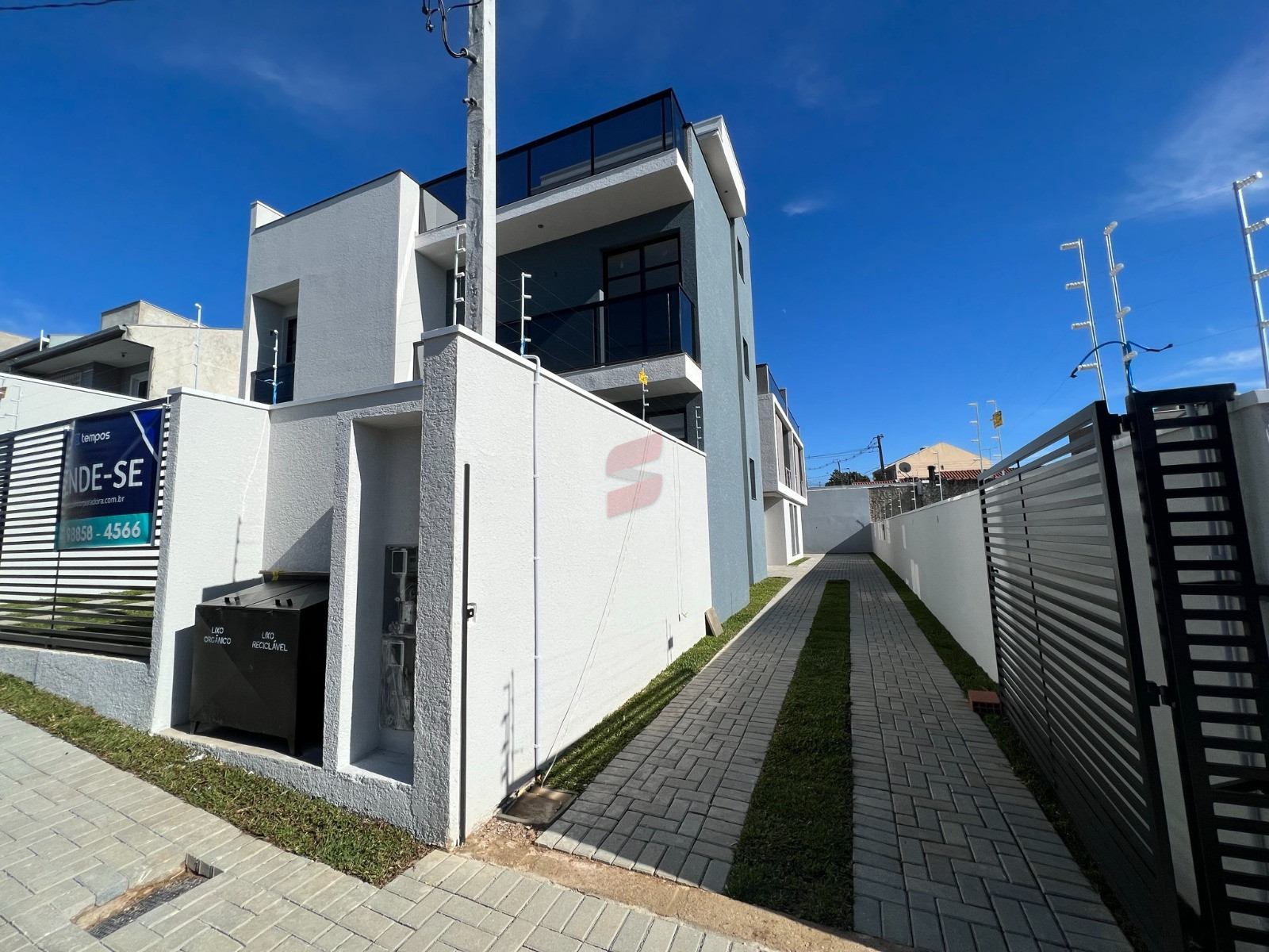SOBRADO com 3 dormitórios à venda com 129m² por R$ 570.000,00 no bairro Atuba - CURITIBA / PR