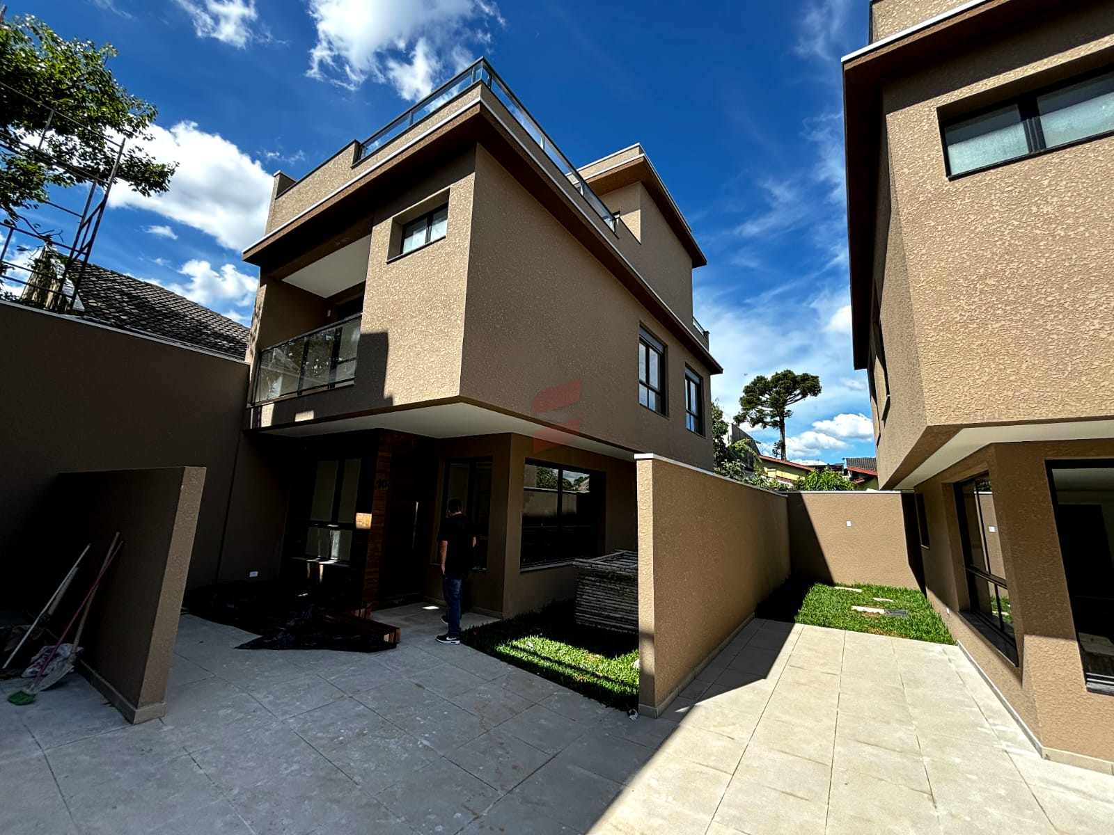 SOBRADO com 3 dormitórios à venda com 138m² por R$ 735.000,00 no bairro Tingui - CURITIBA / PR